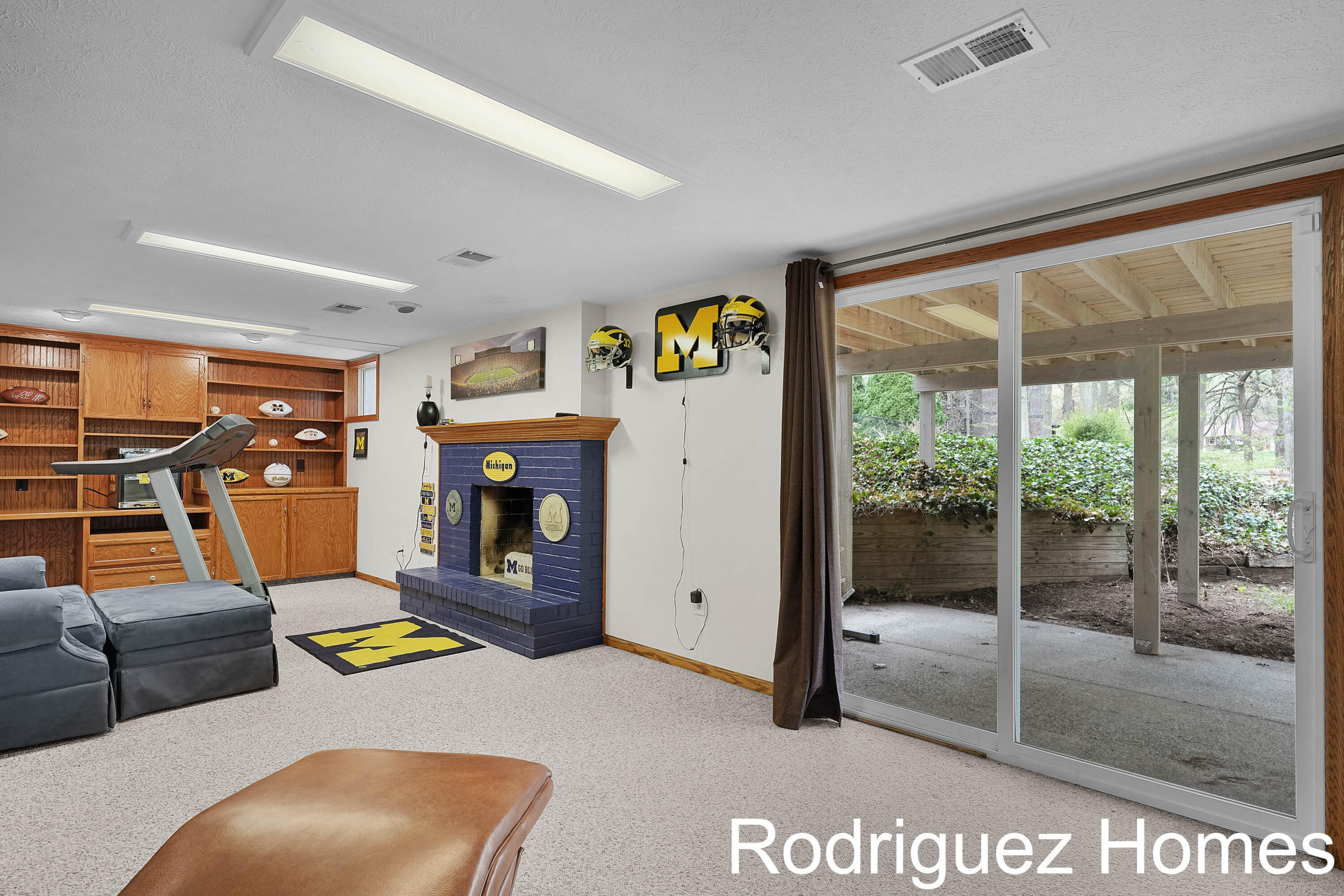 6895 Pinebrook Drive