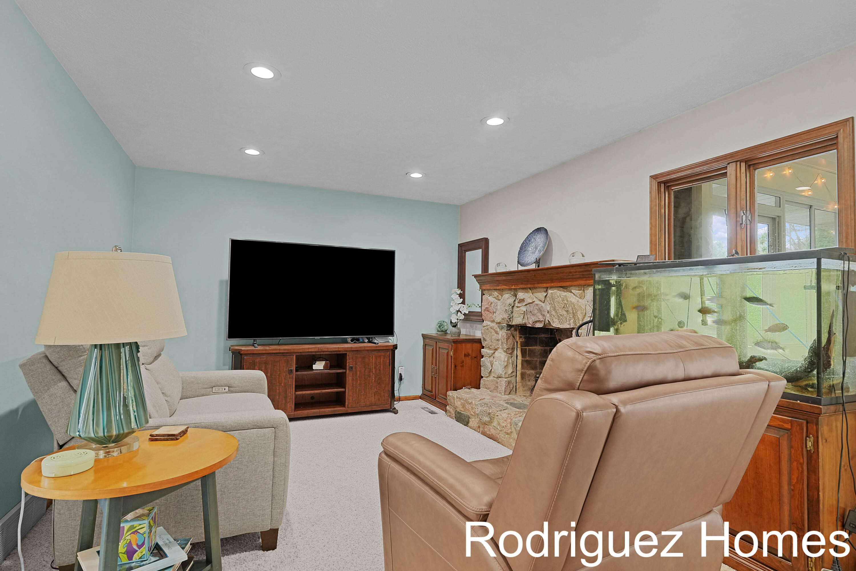 6895 Pinebrook Drive