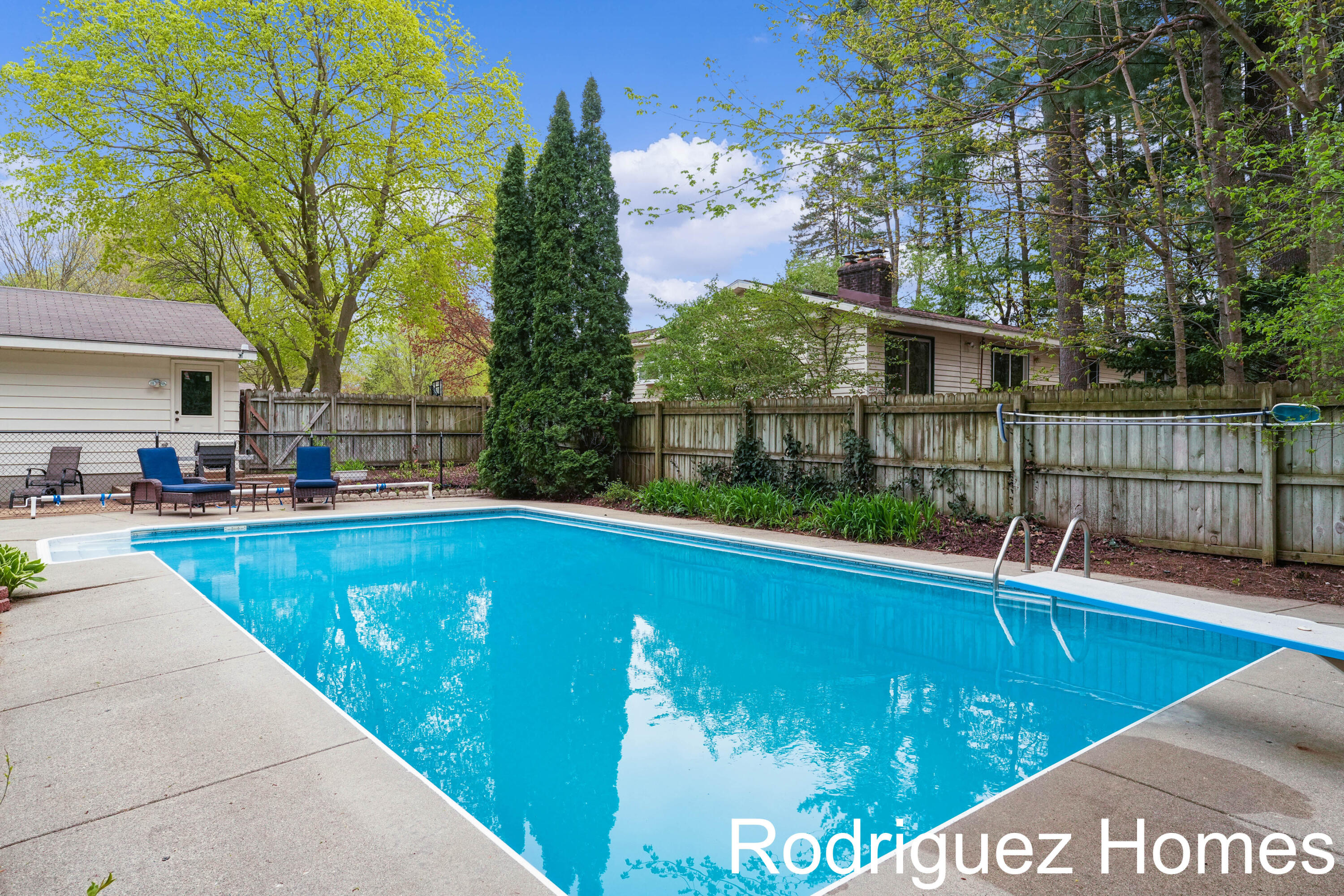 6895 Pinebrook Drive