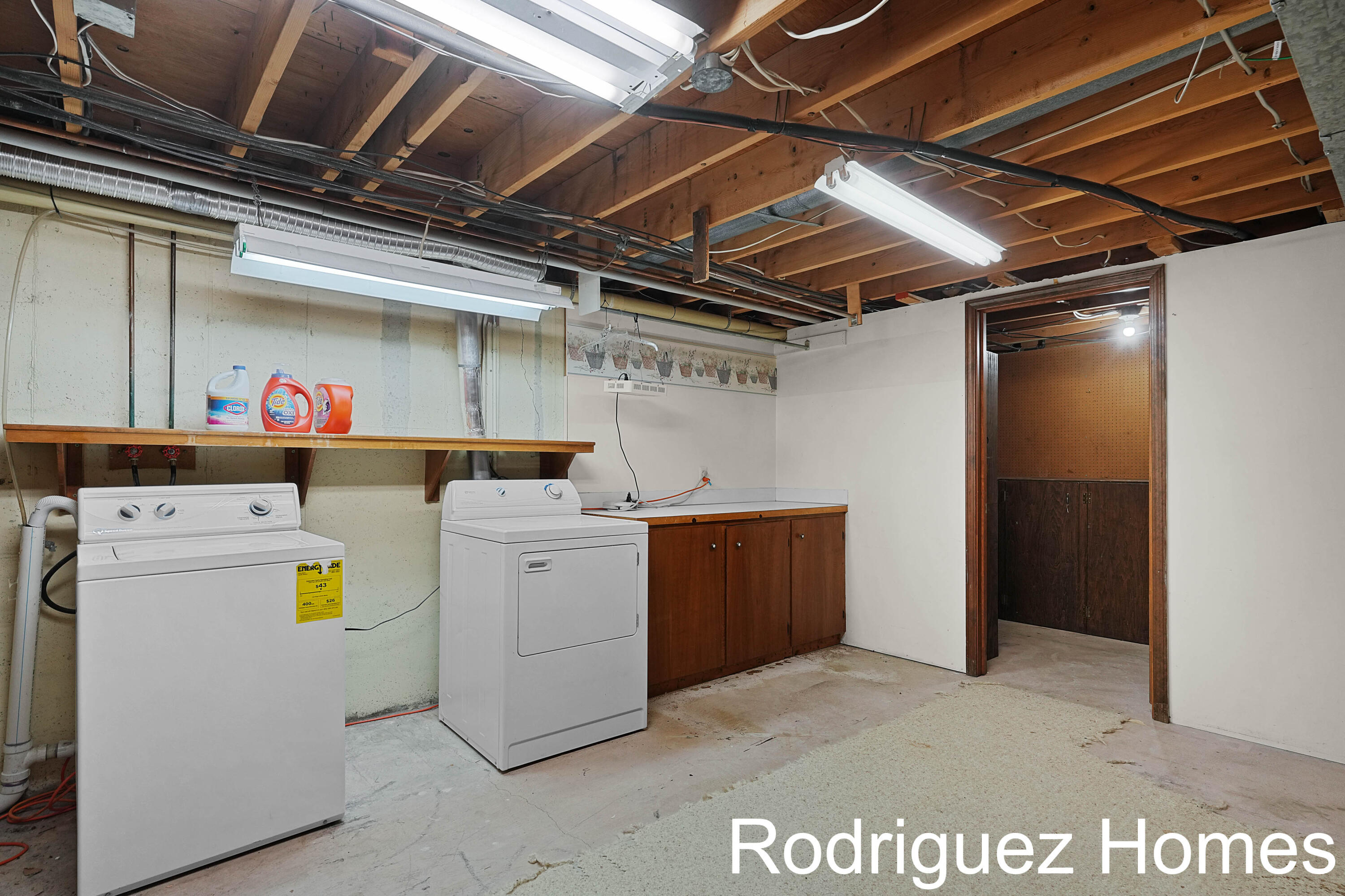 6895 Pinebrook Drive