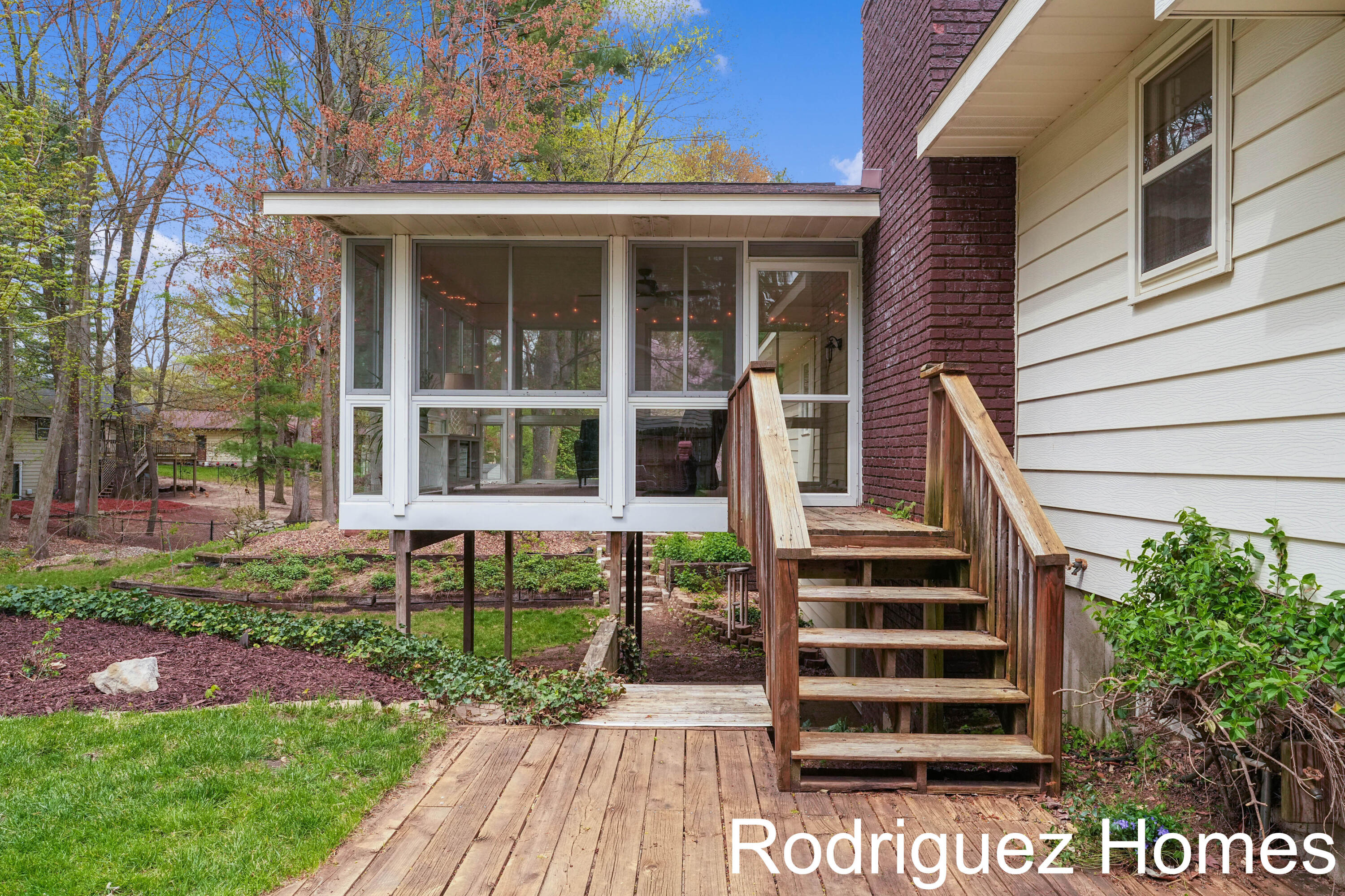 6895 Pinebrook Drive