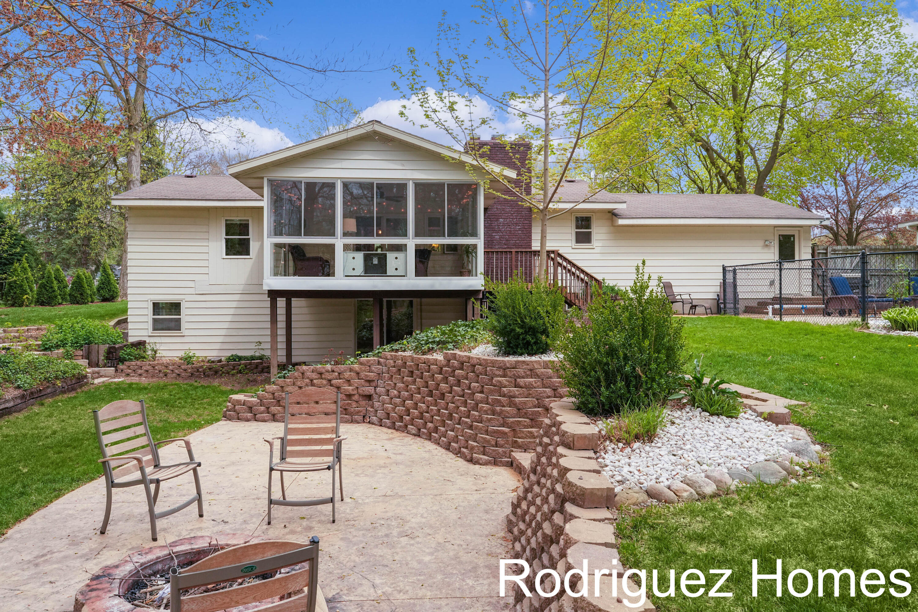 6895 Pinebrook Drive