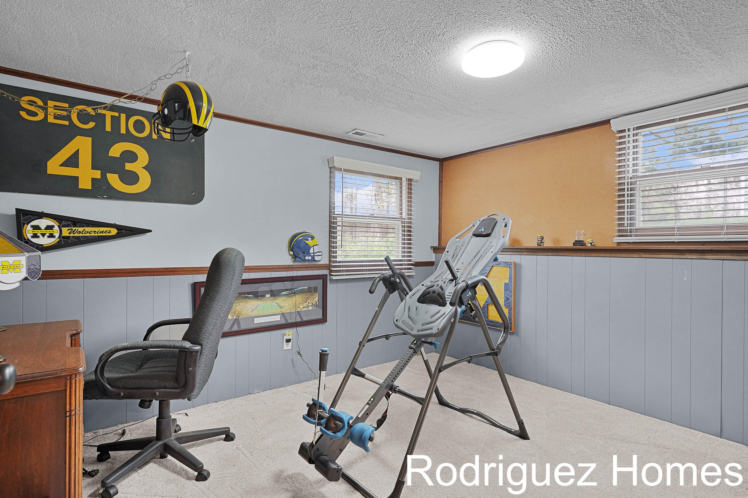 6895 Pinebrook Drive