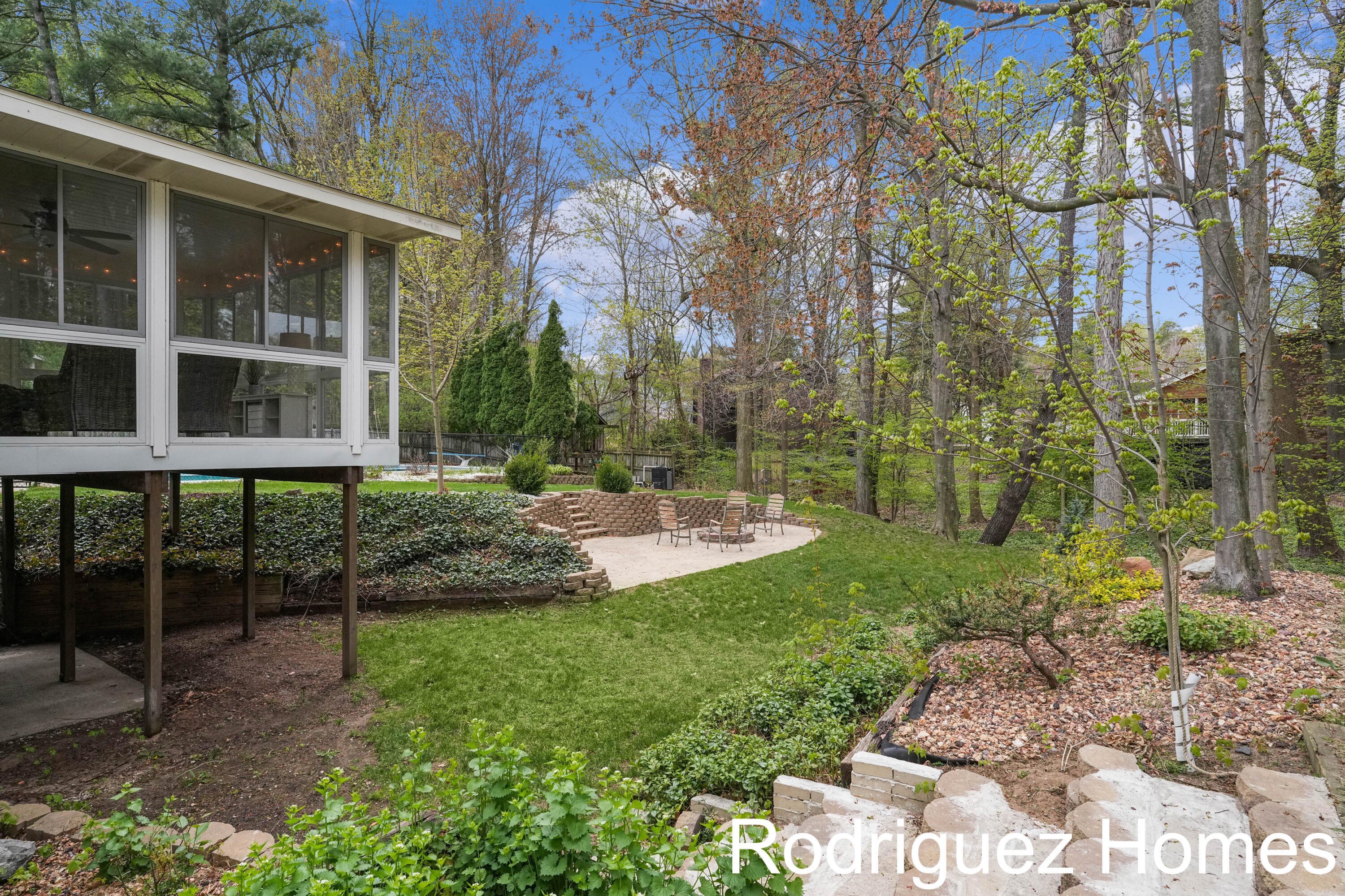 6895 Pinebrook Drive