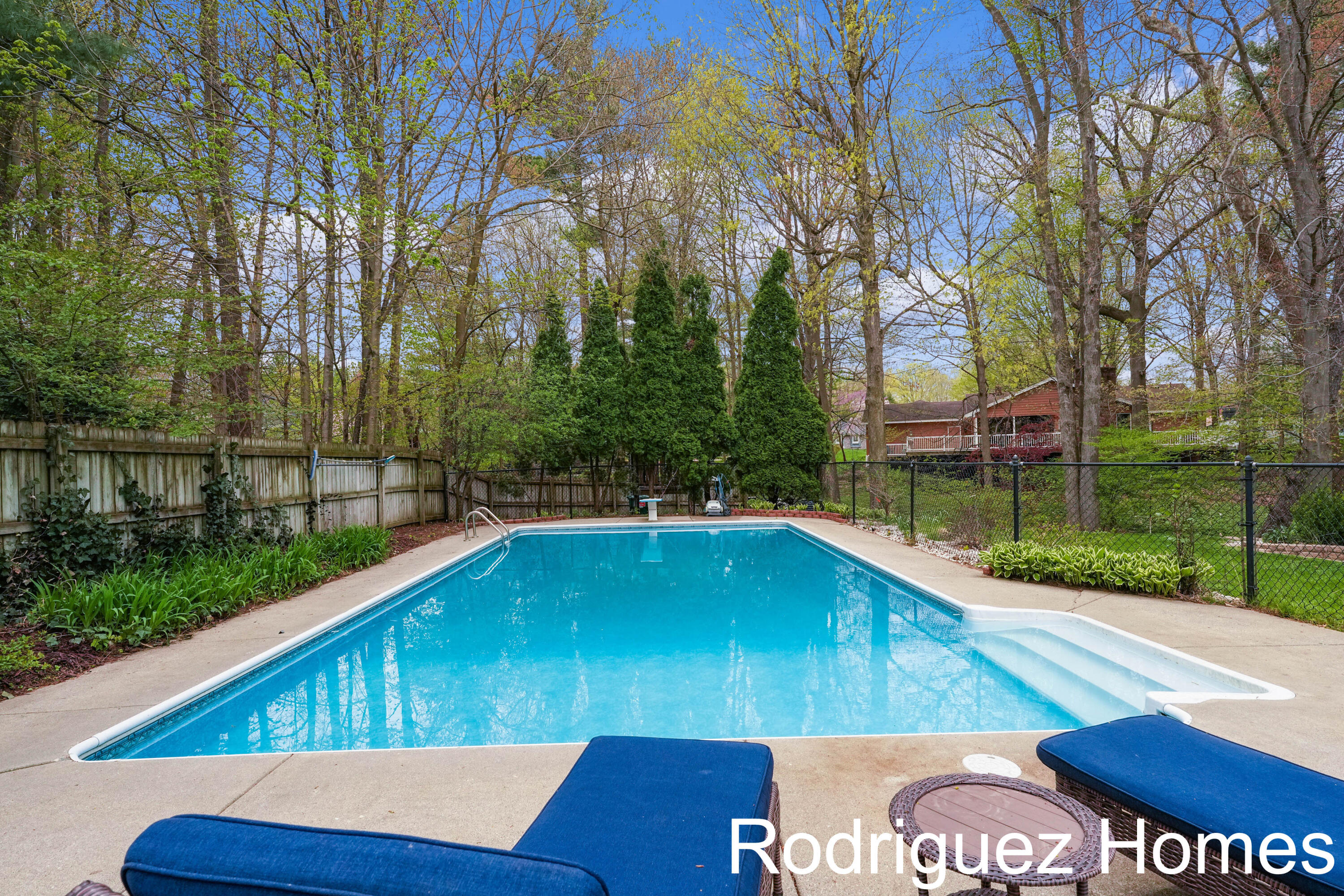 6895 Pinebrook Drive