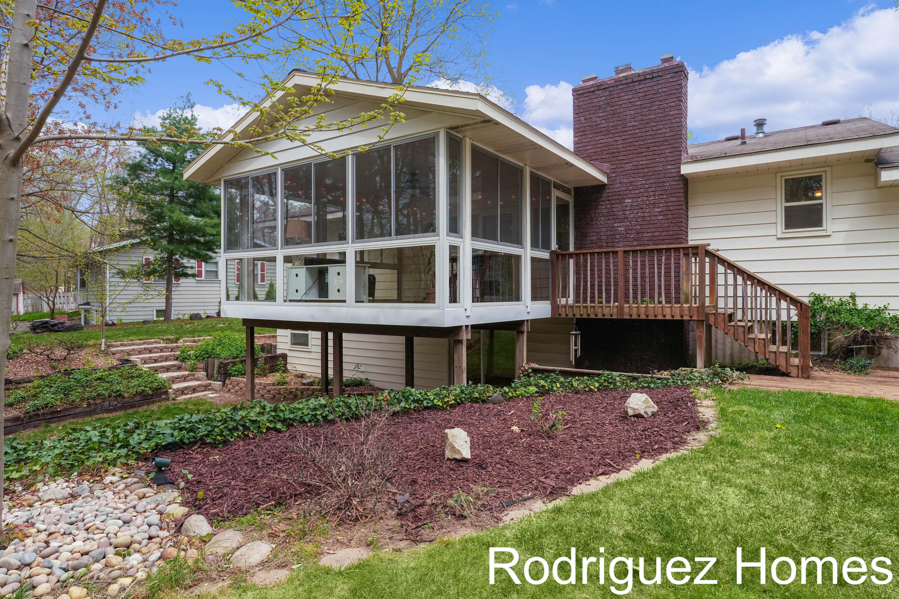 6895 Pinebrook Drive