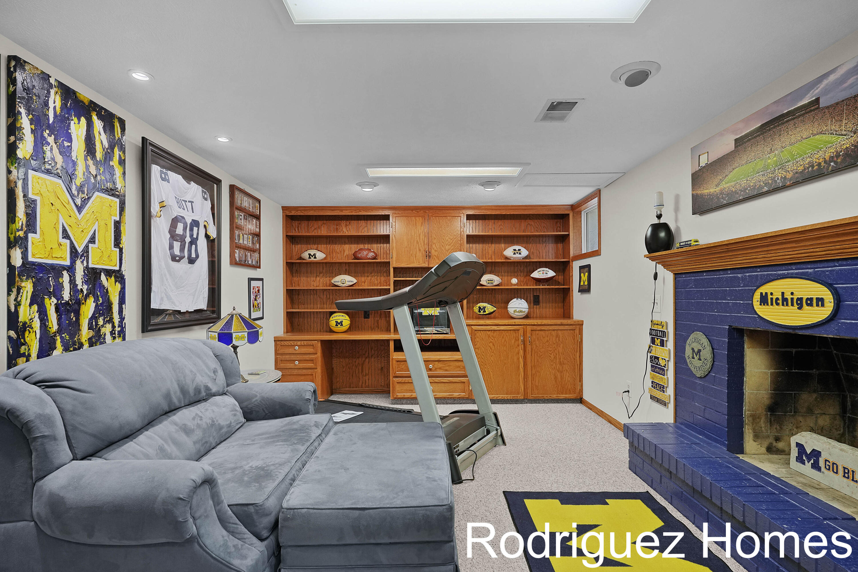 6895 Pinebrook Drive