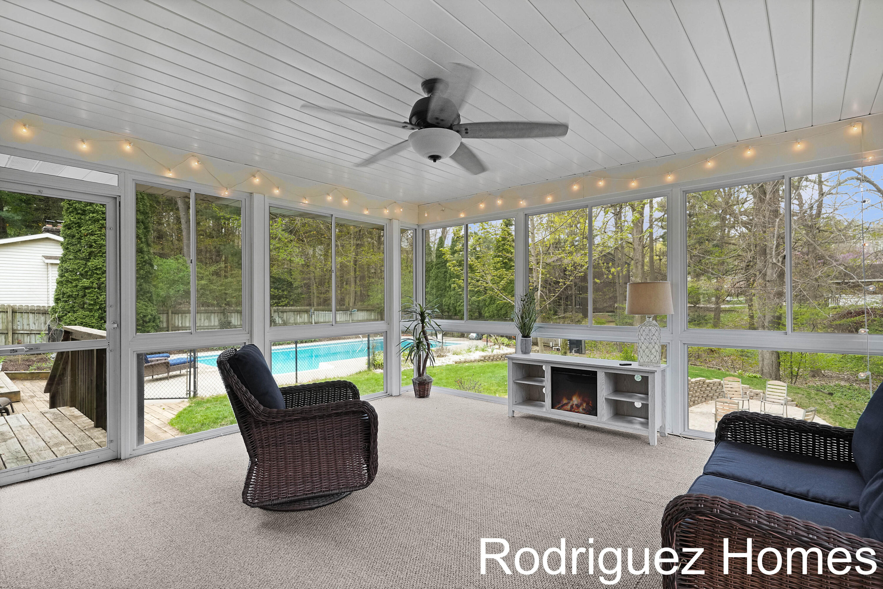 6895 Pinebrook Drive