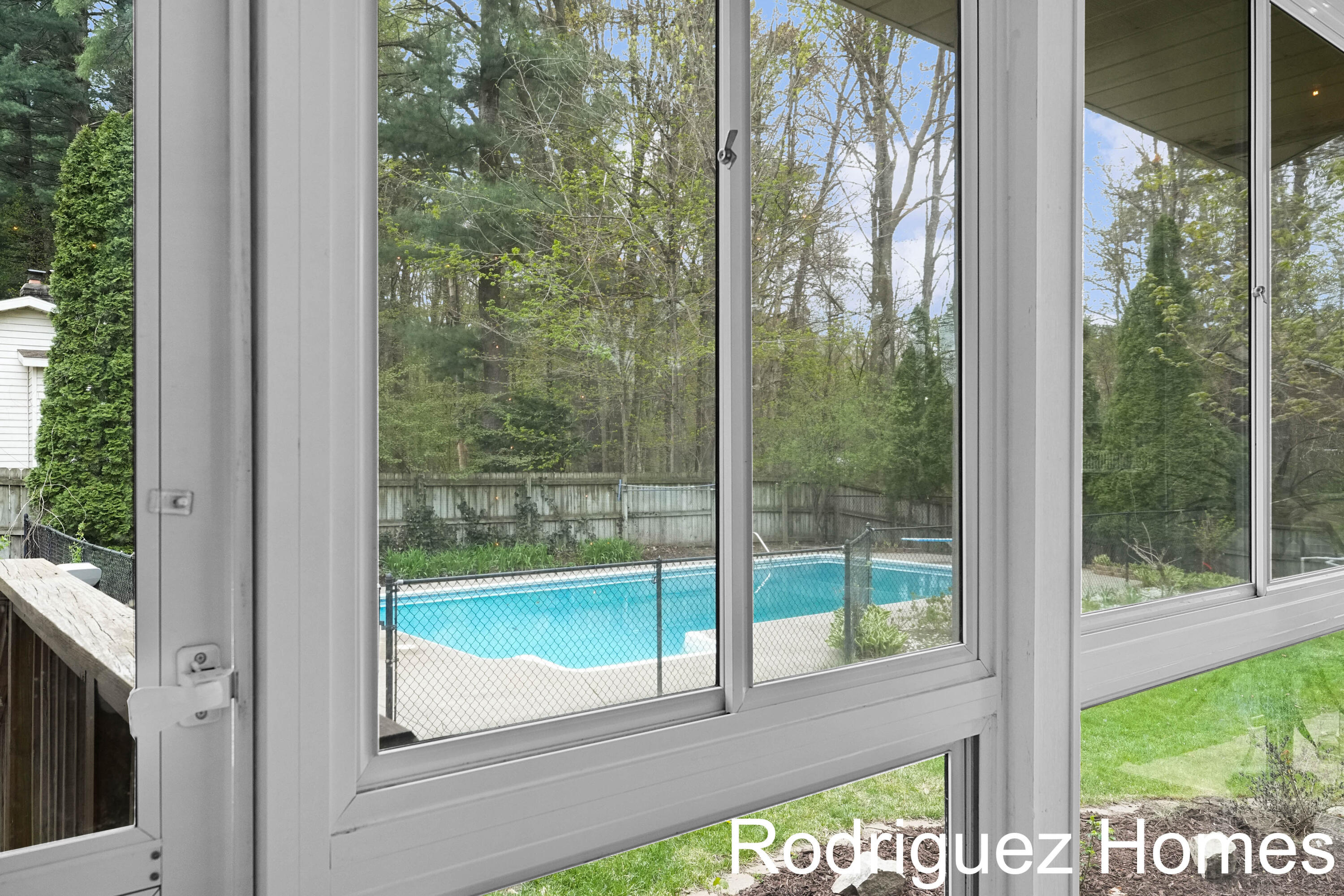 6895 Pinebrook Drive