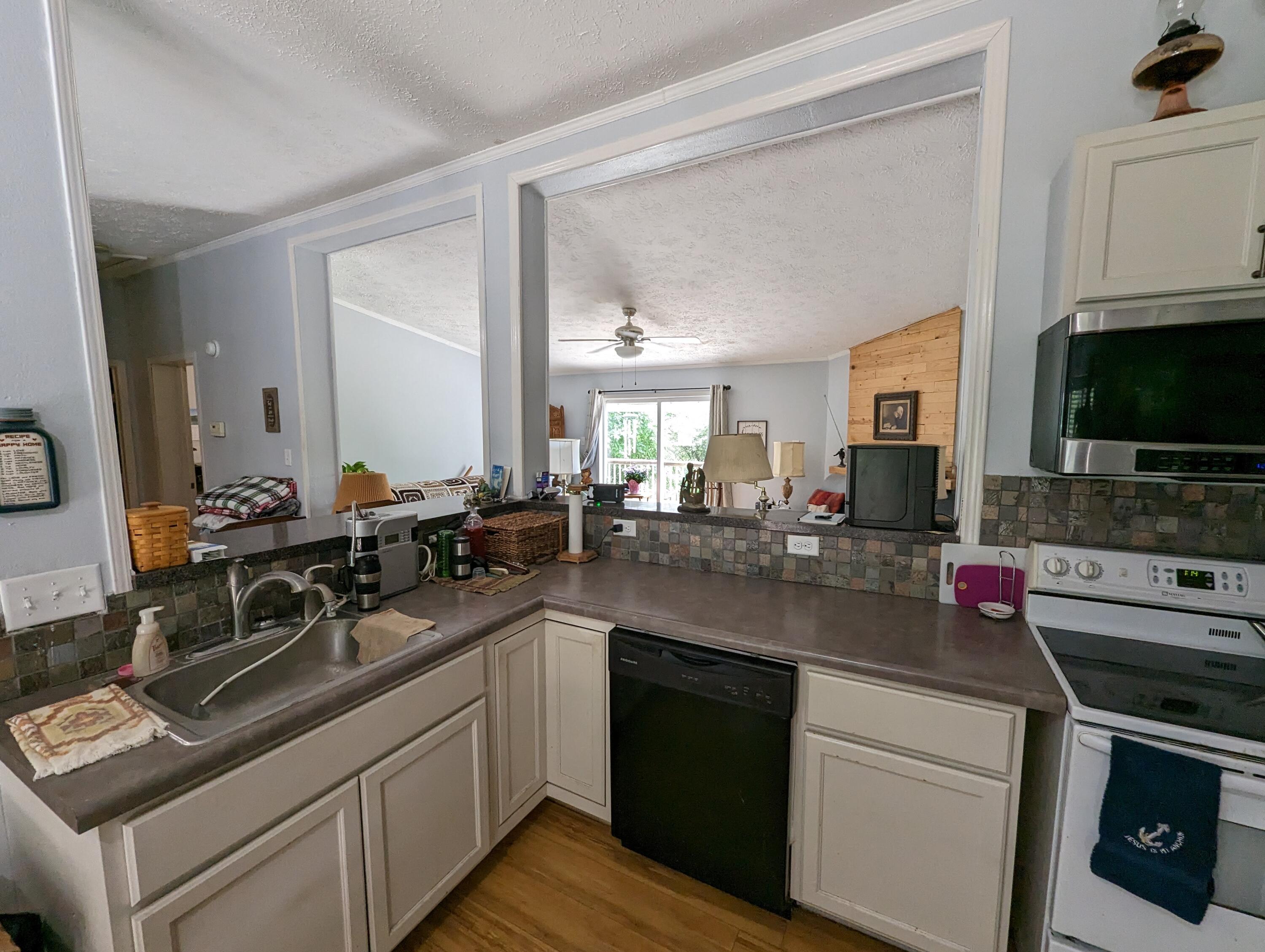 7976 10 Mile Road NE