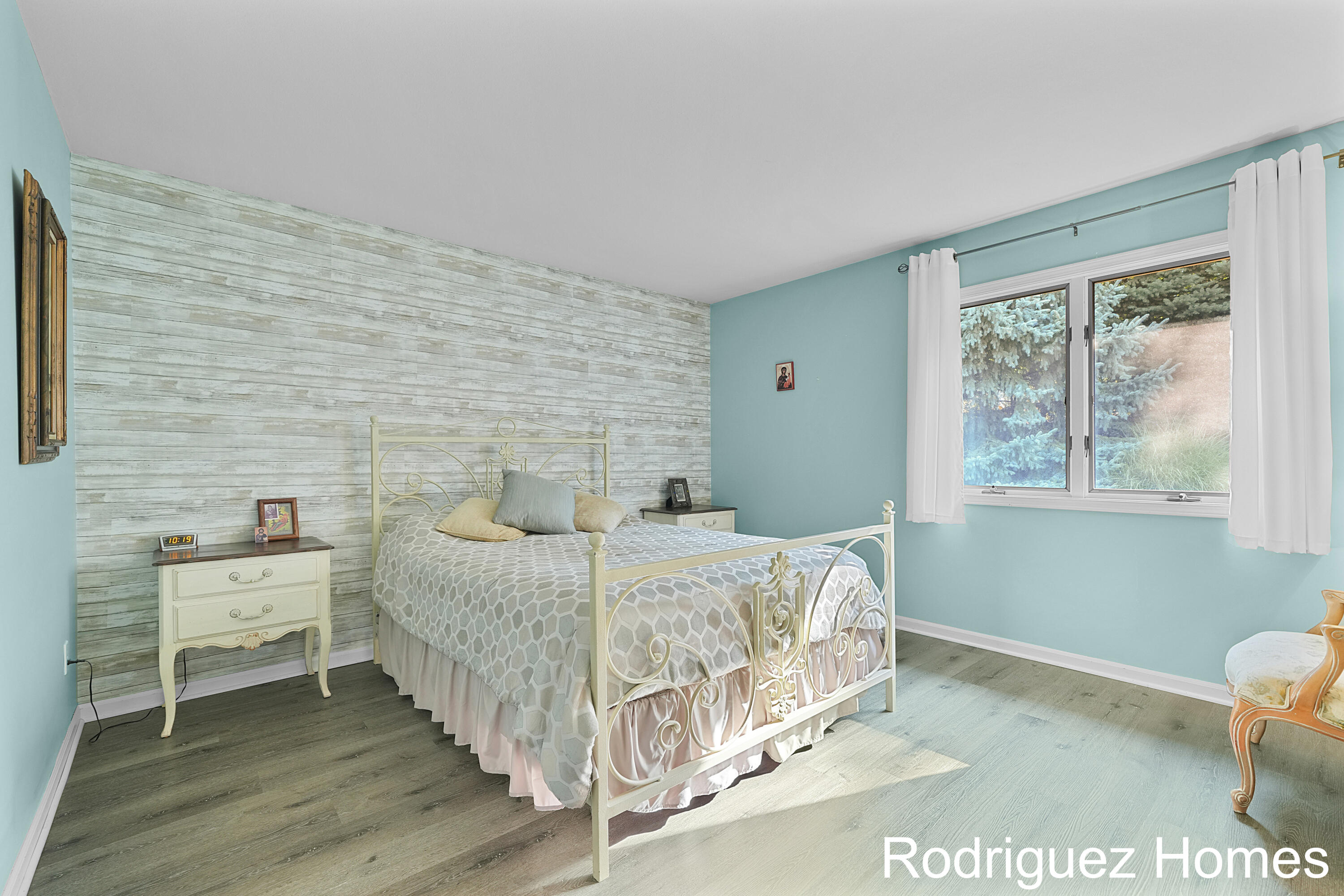 2106 Cranbrook Drive NE