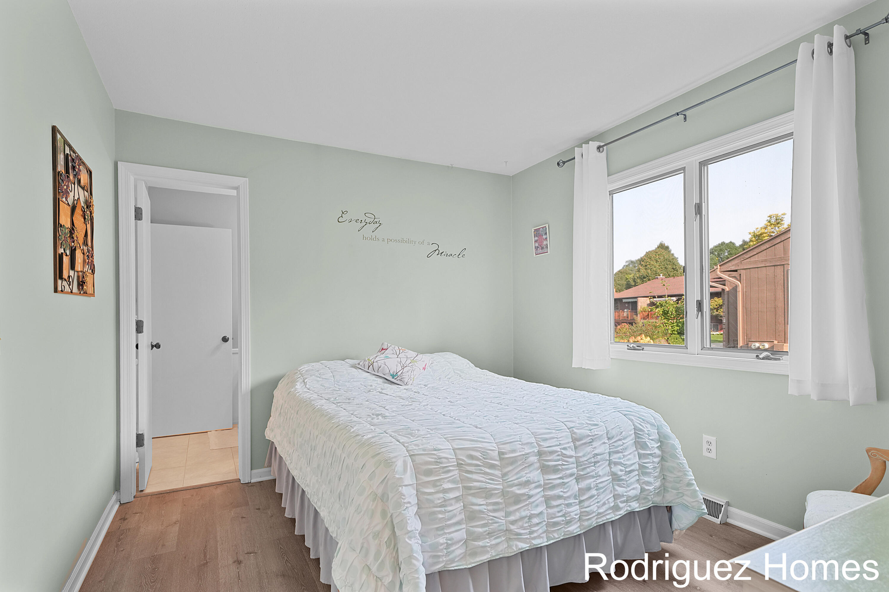 2106 Cranbrook Drive NE