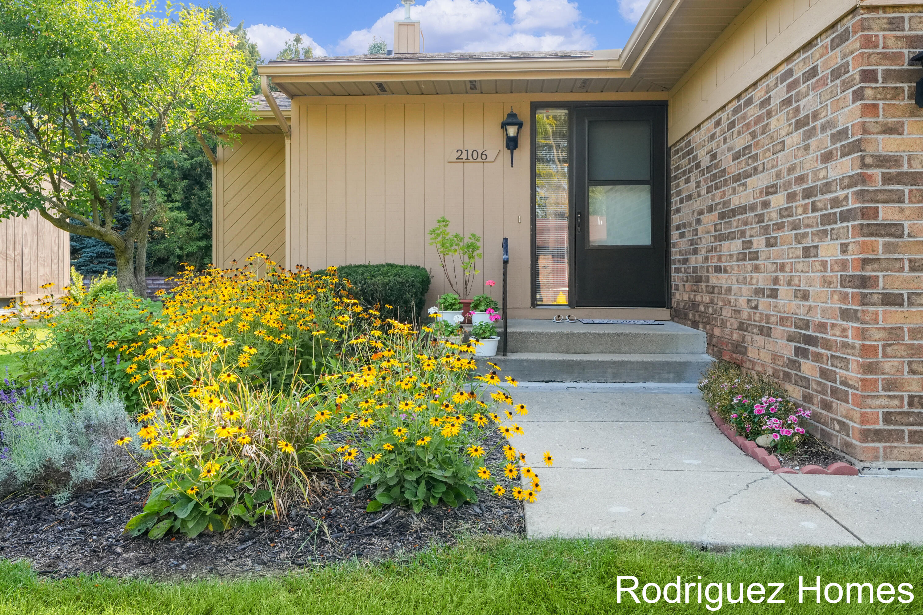 2106 Cranbrook Drive NE