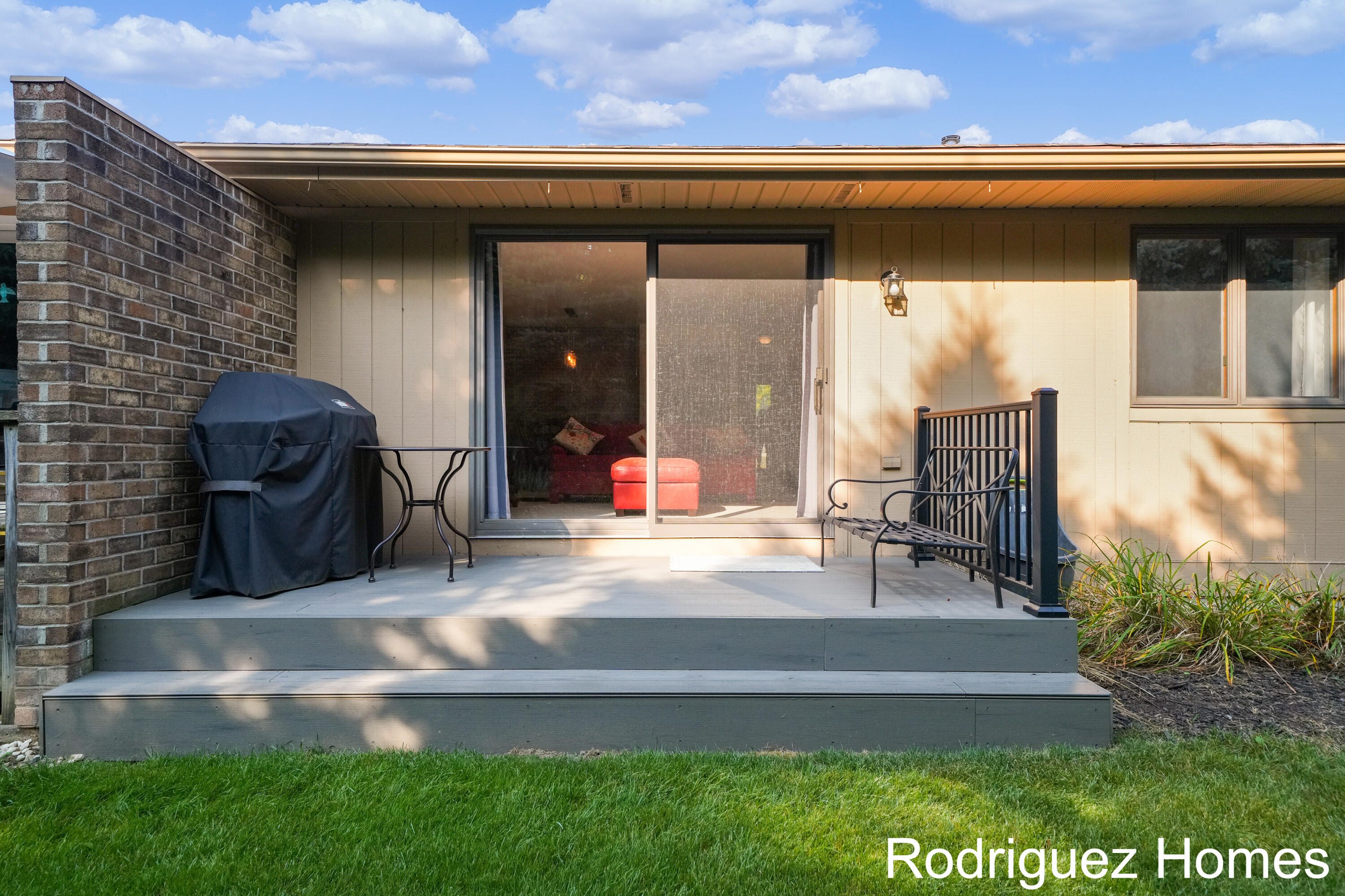 2106 Cranbrook Drive NE