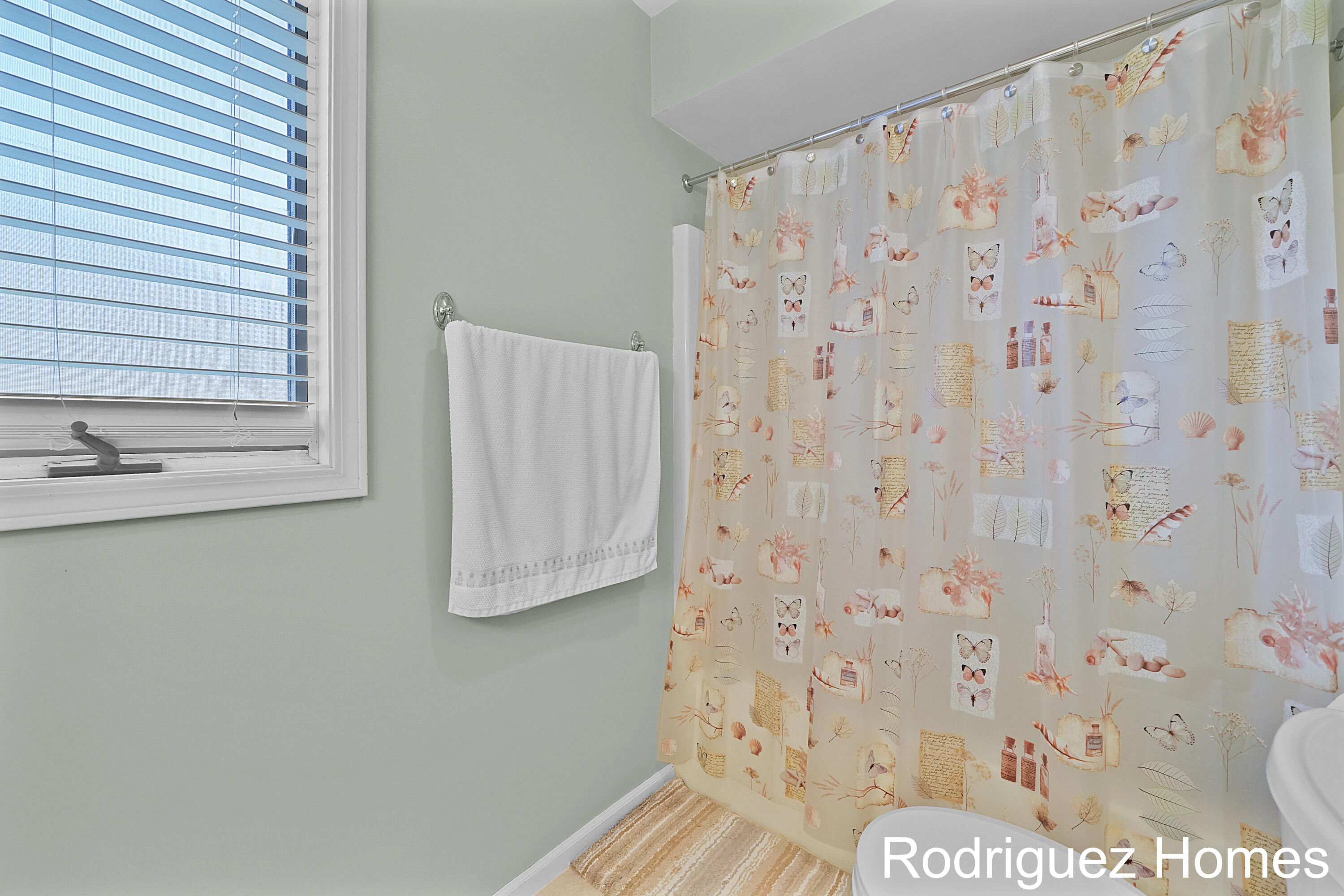 2106 Cranbrook Drive NE