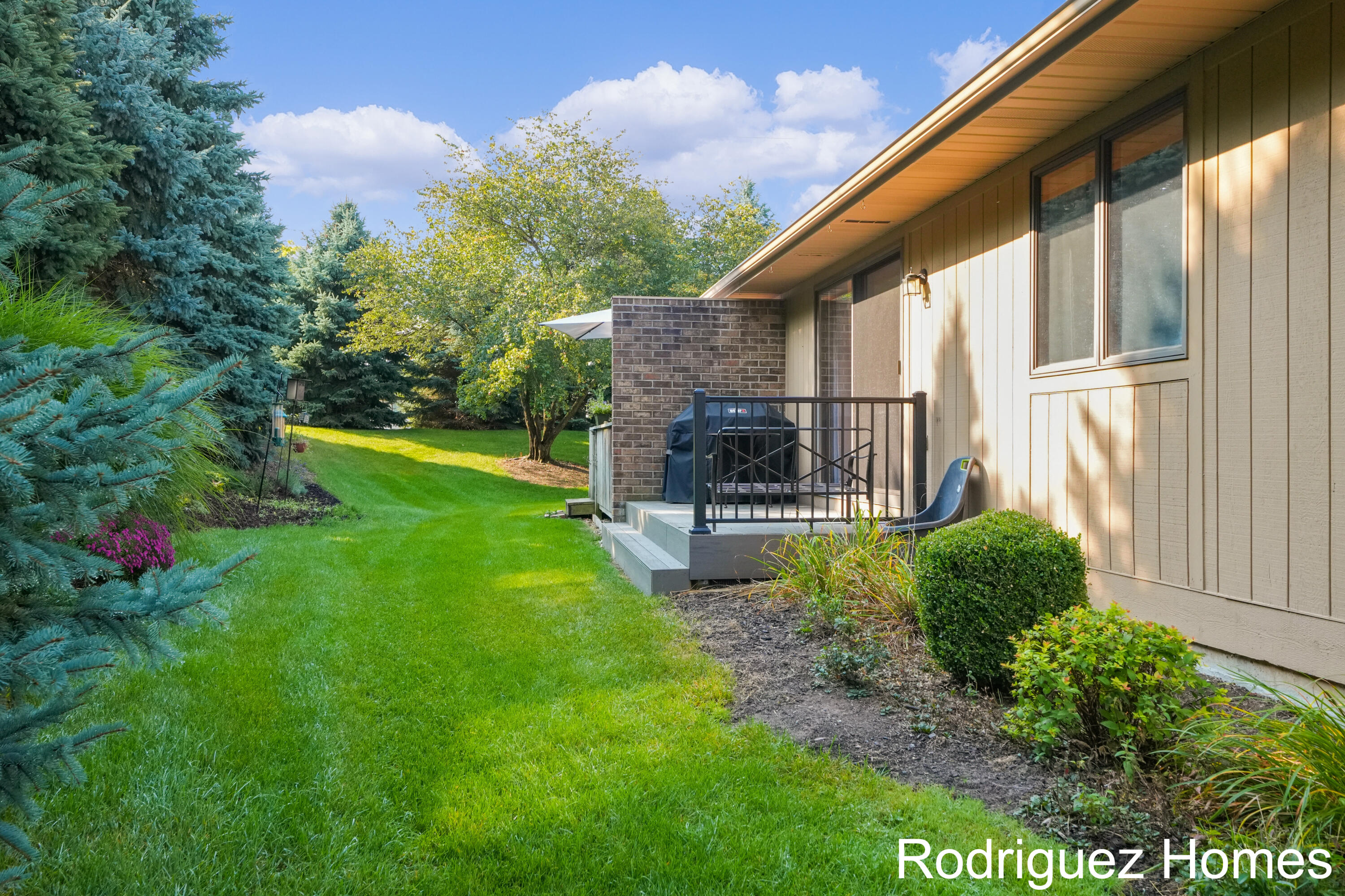 2106 Cranbrook Drive NE