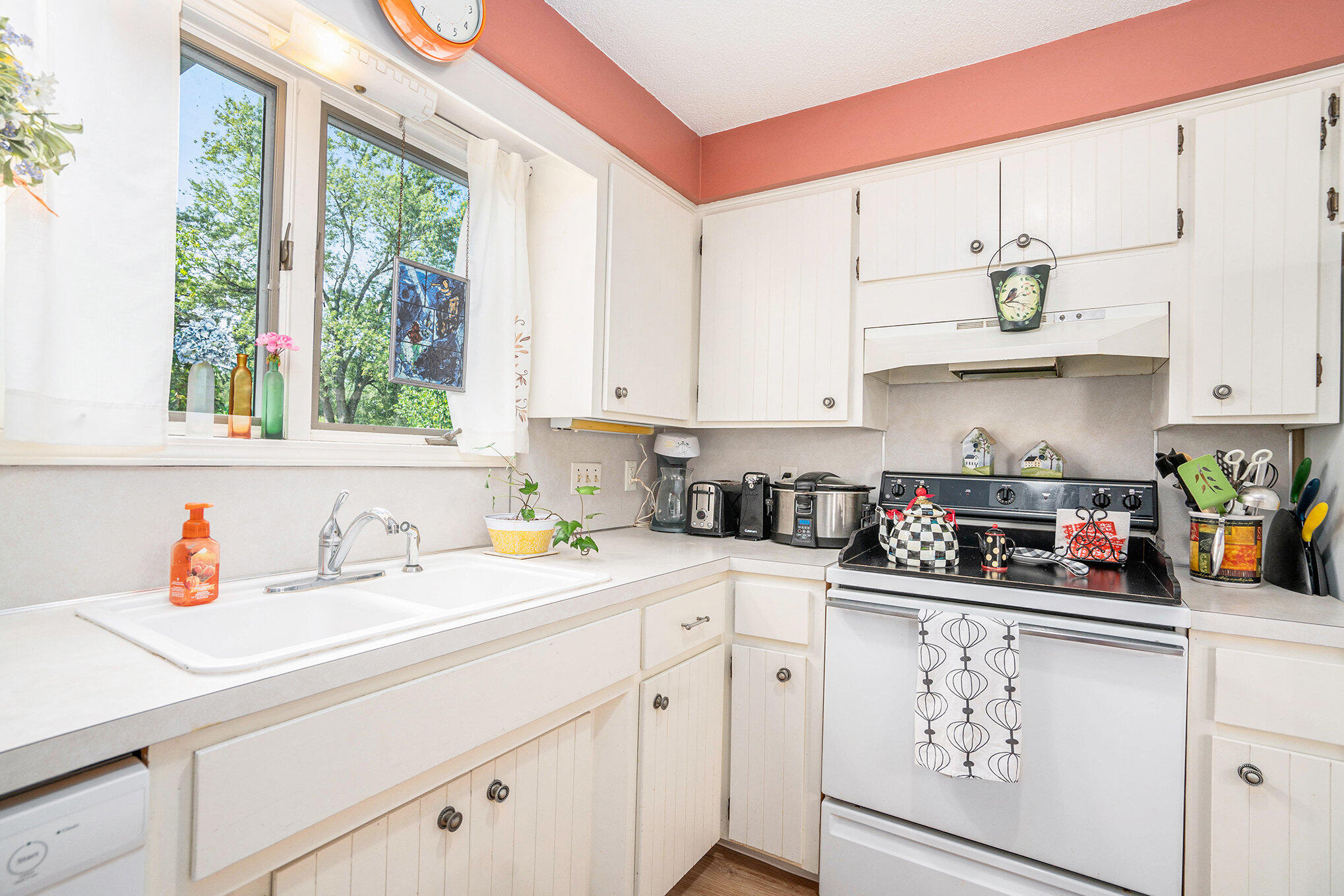 548 Parkside Avenue NW