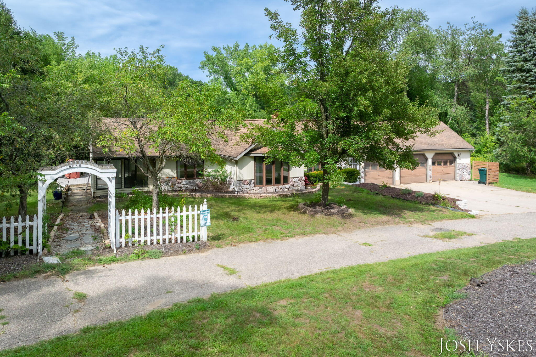 5855 Grand River Drive NE