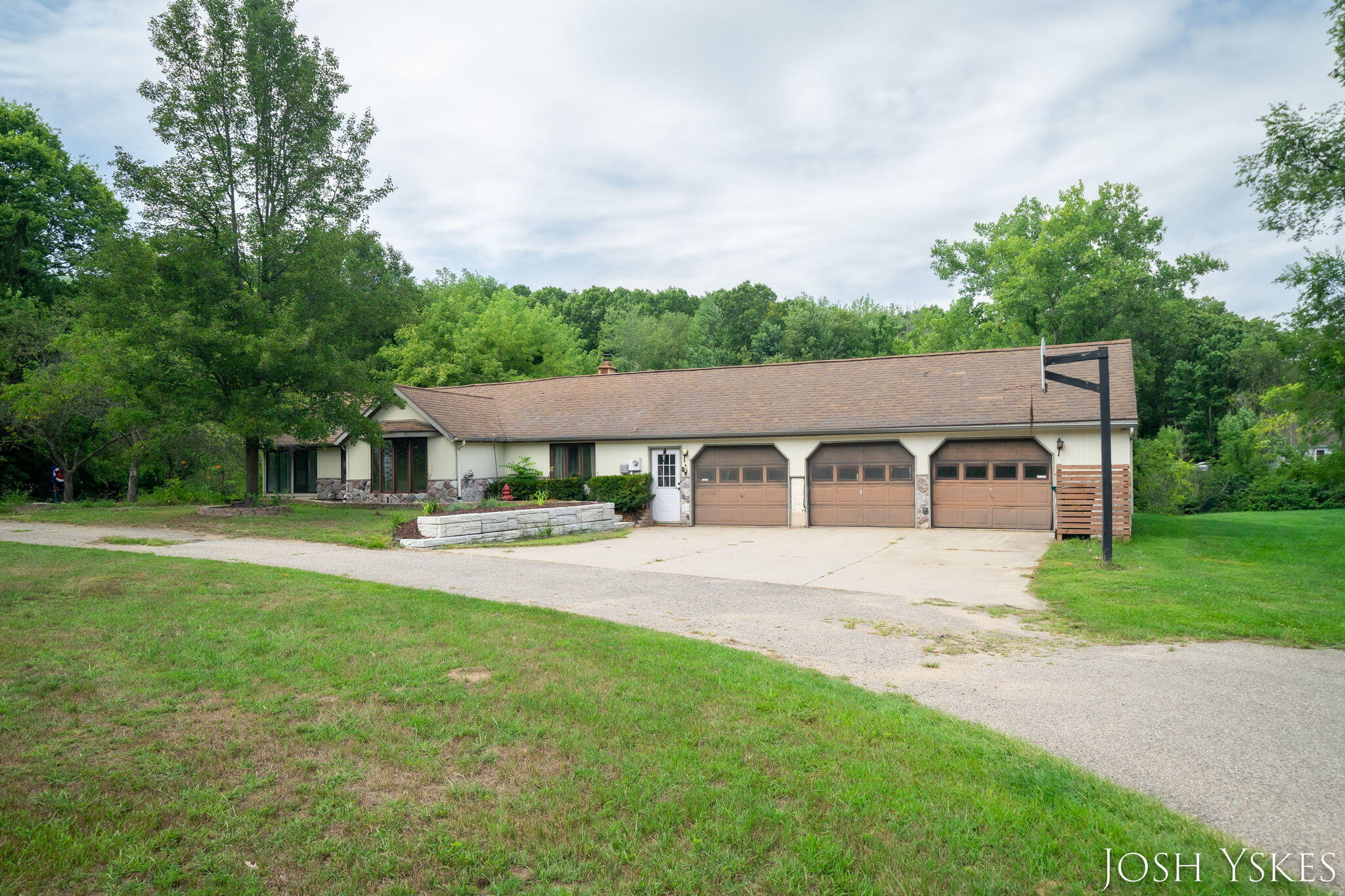 5855 Grand River Drive NE