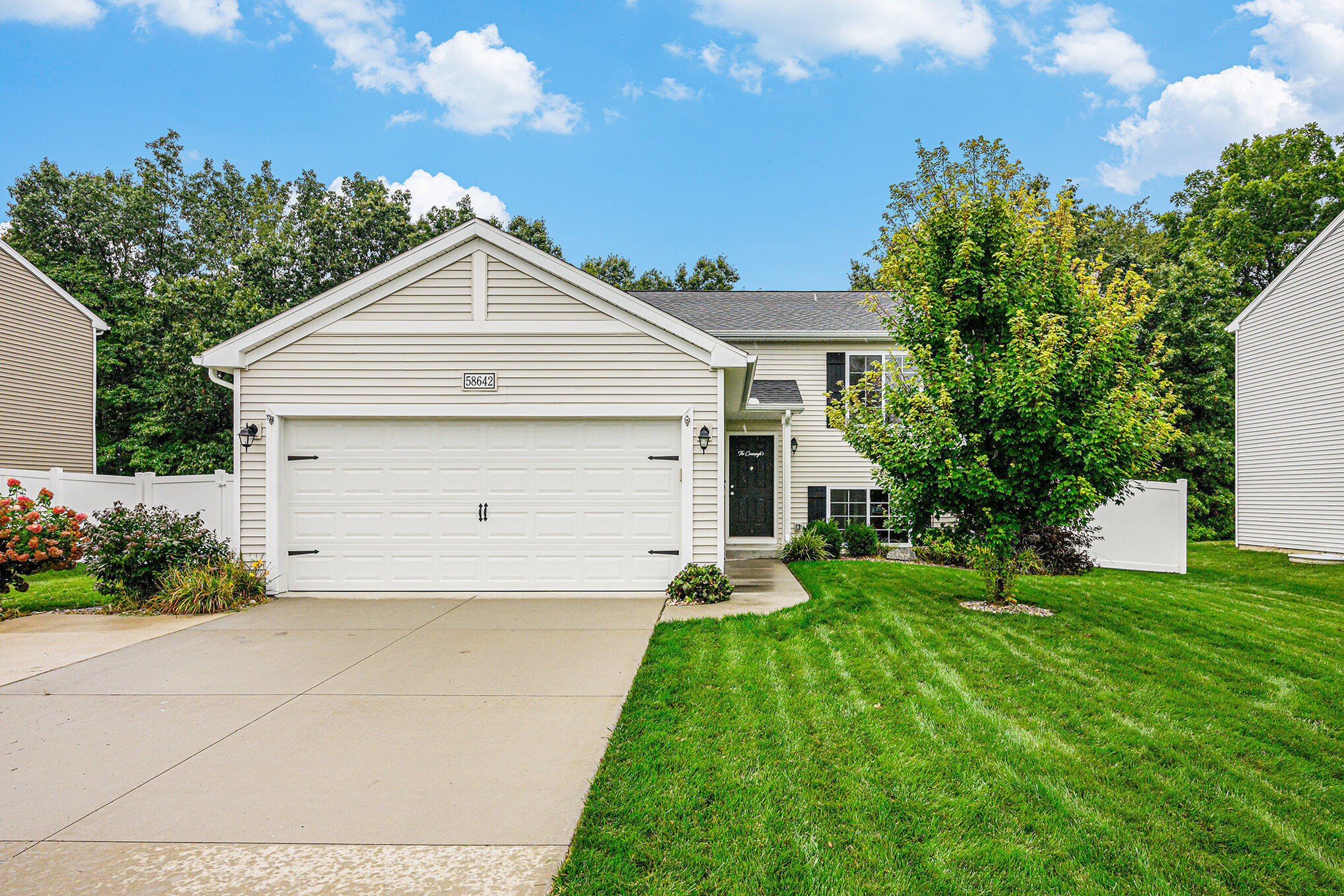 58642 Blue Stem Circle