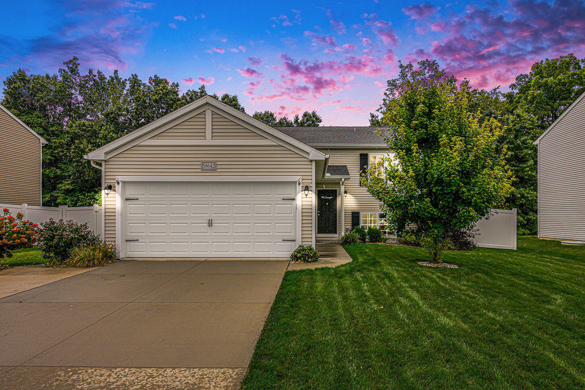 58642 Blue Stem Circle