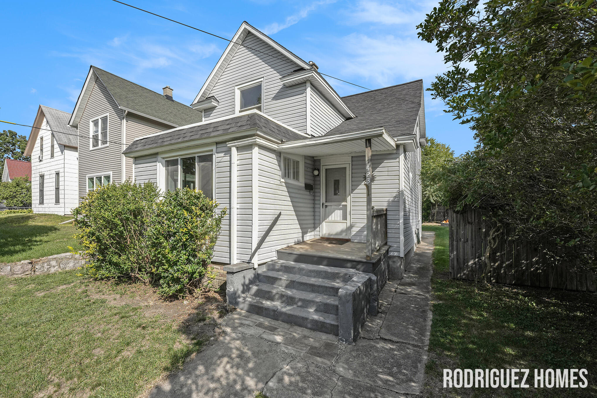 423 Shirley Street NE