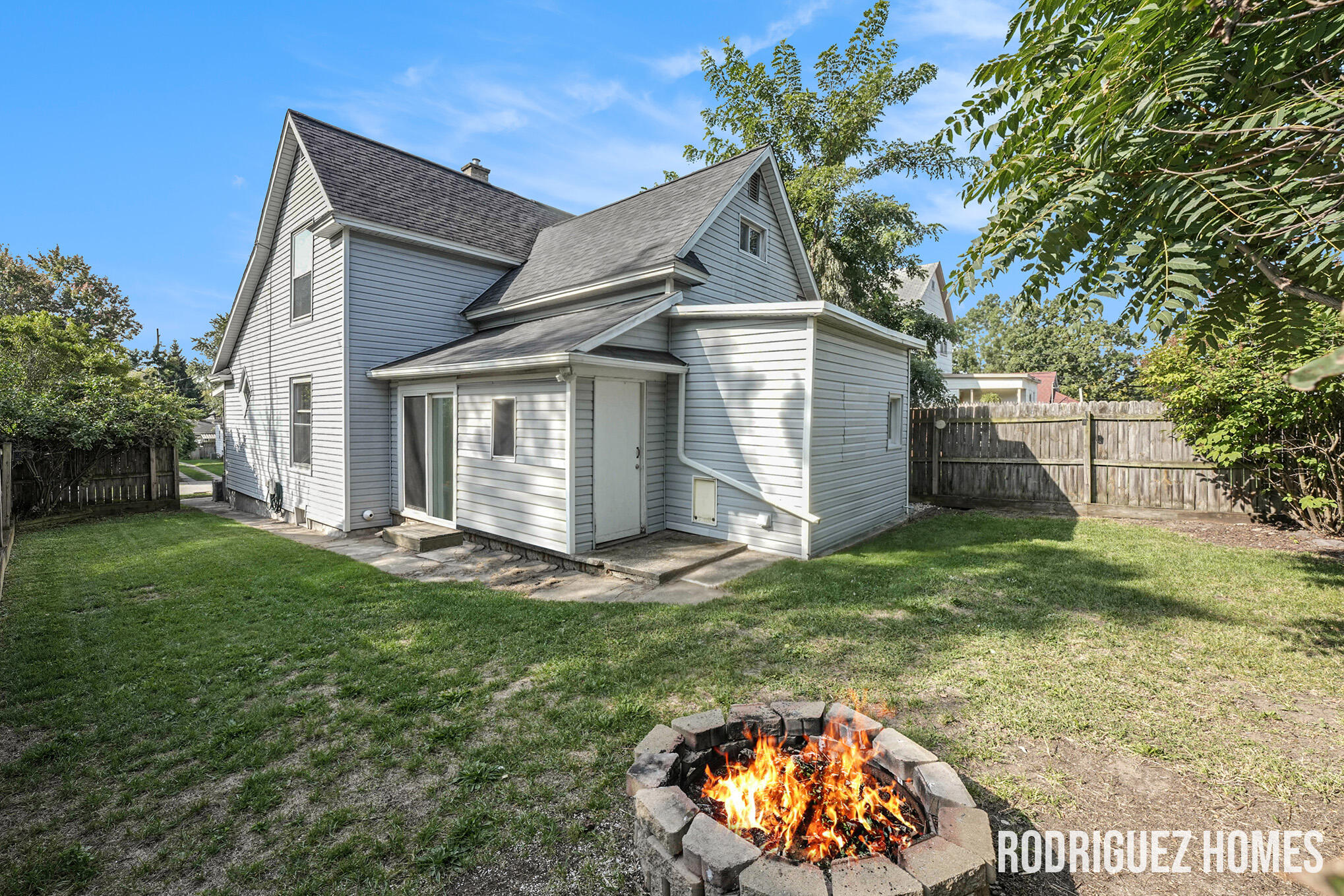 423 Shirley Street NE