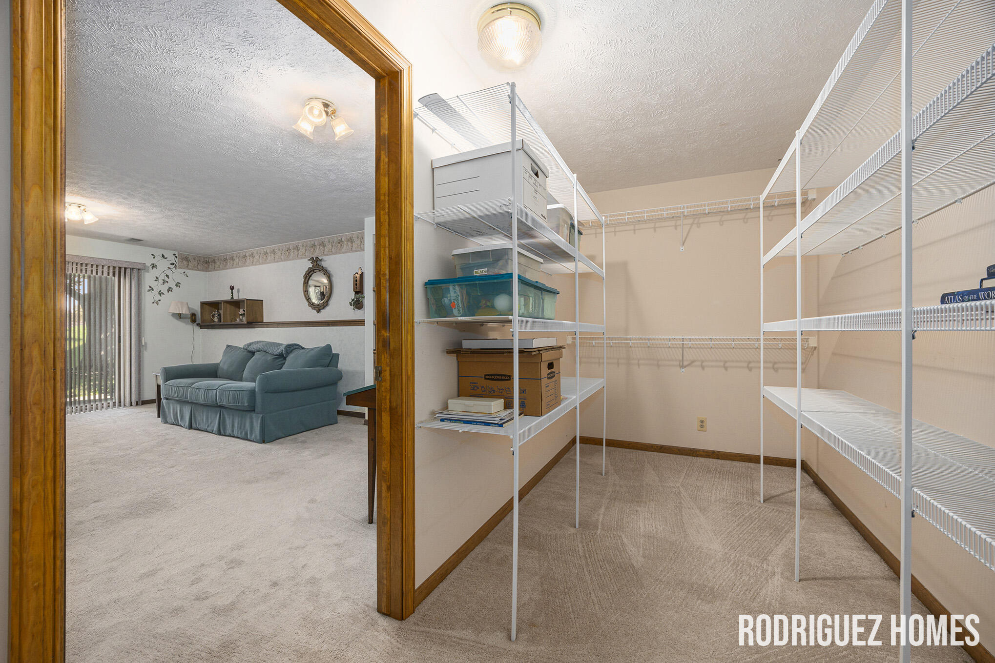 46 Skyline Circle Circle NW