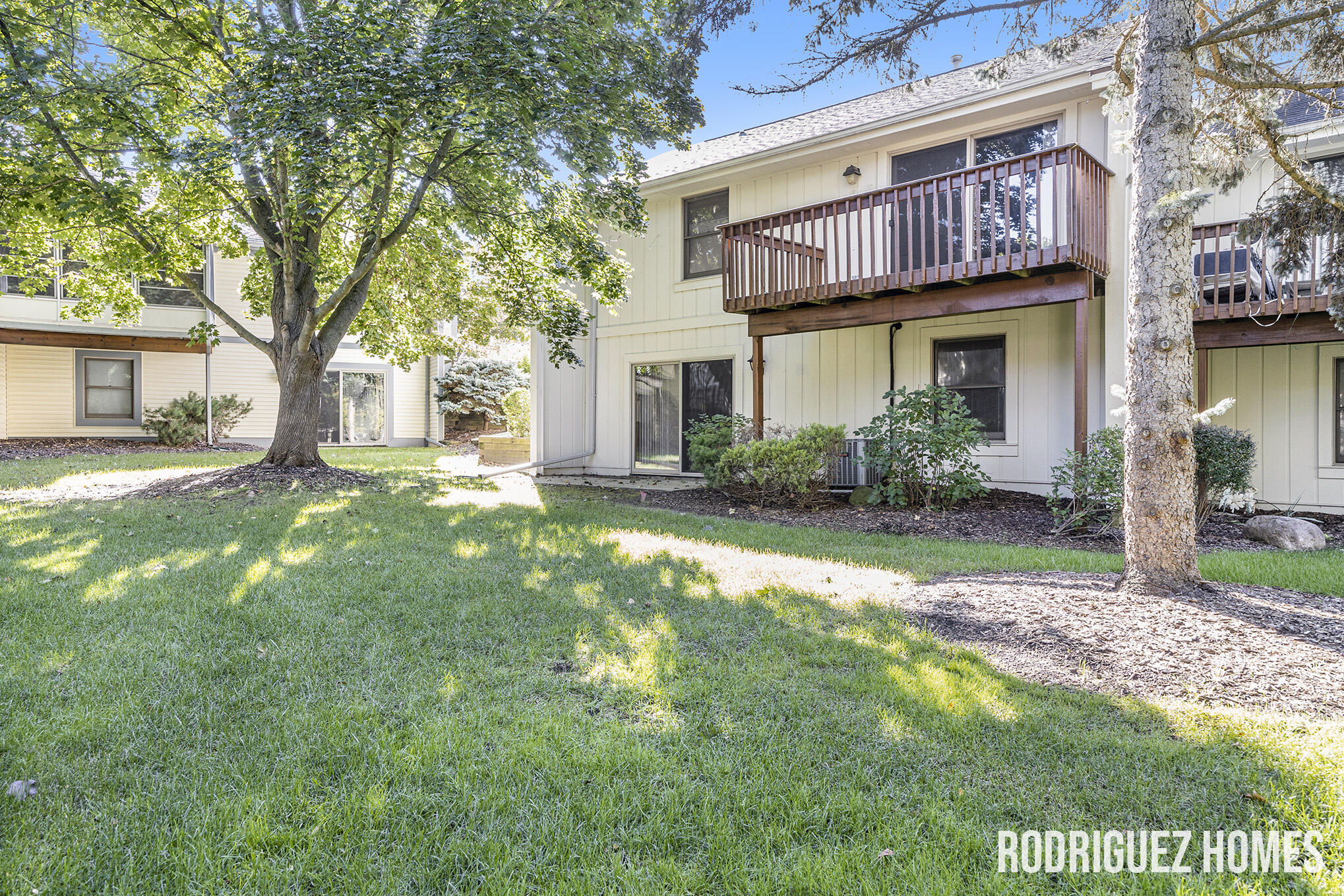 46 Skyline Circle Circle NW