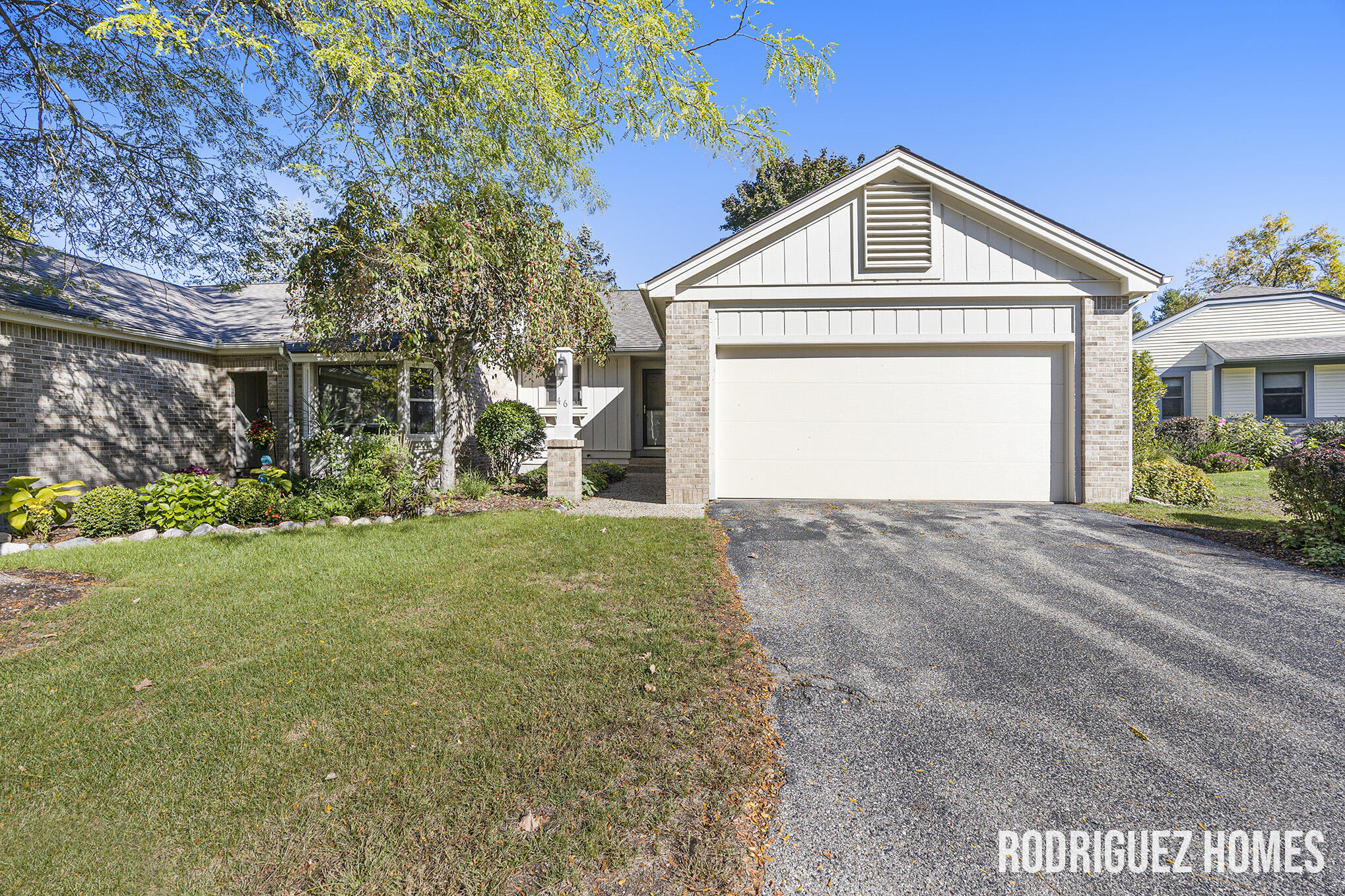 46 Skyline Circle Circle NW