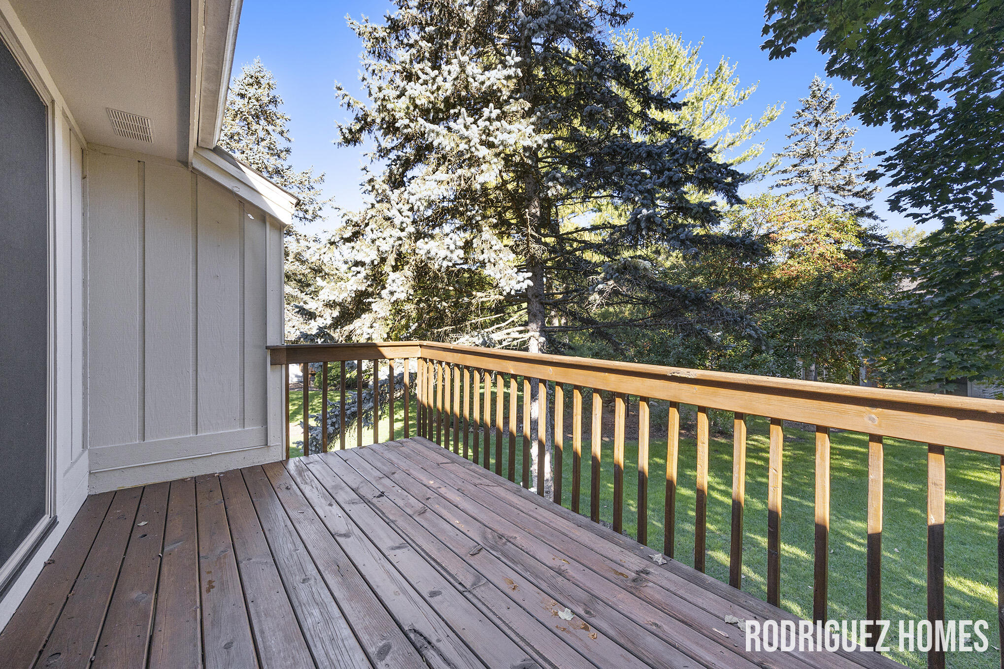 46 Skyline Circle Circle NW