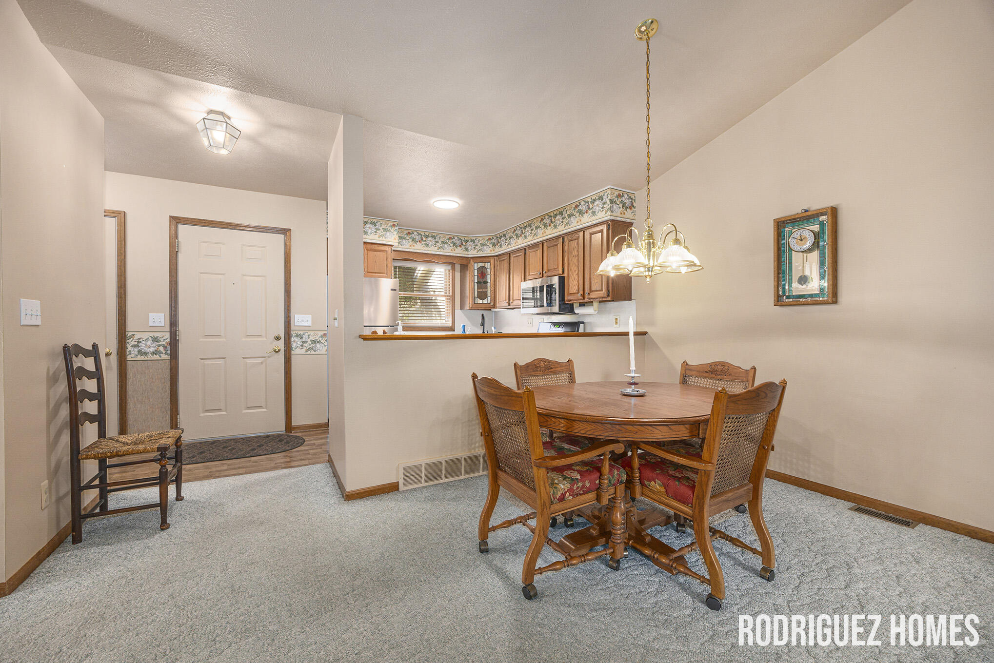 46 Skyline Circle Circle NW