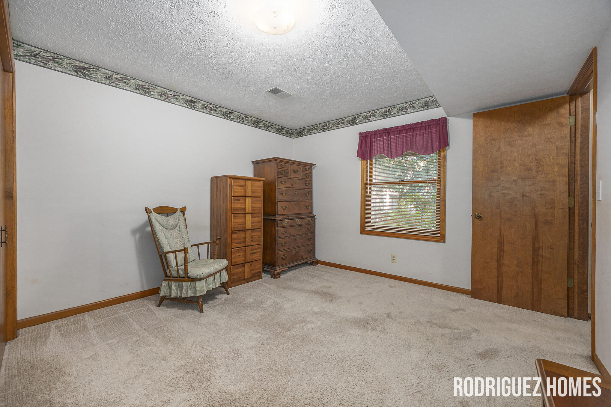 46 Skyline Circle Circle NW