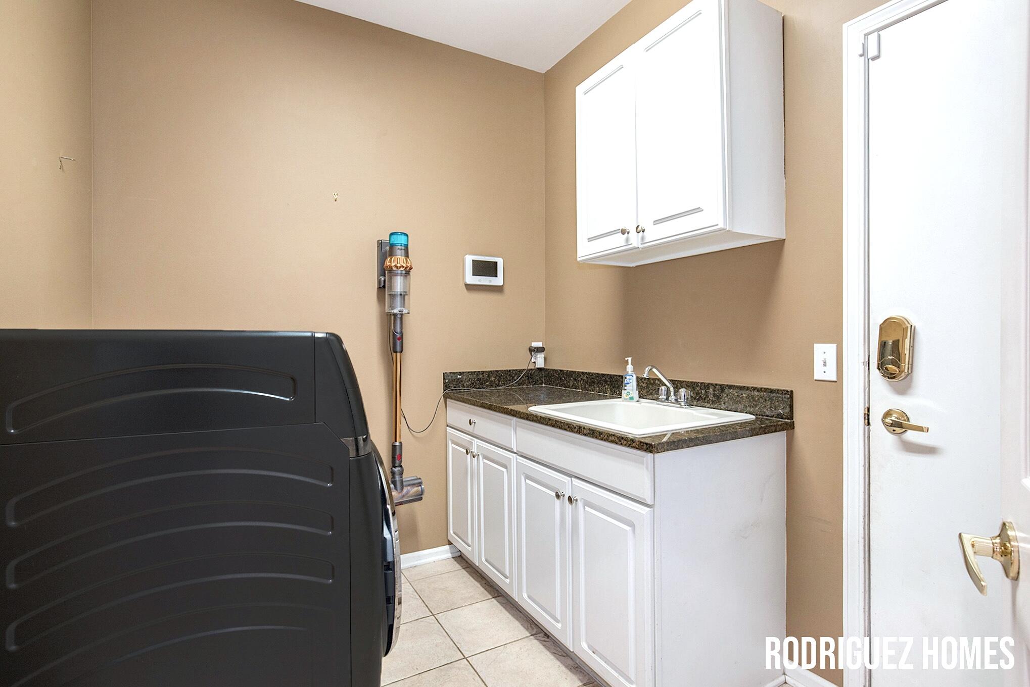 3890 Clearview Street NE