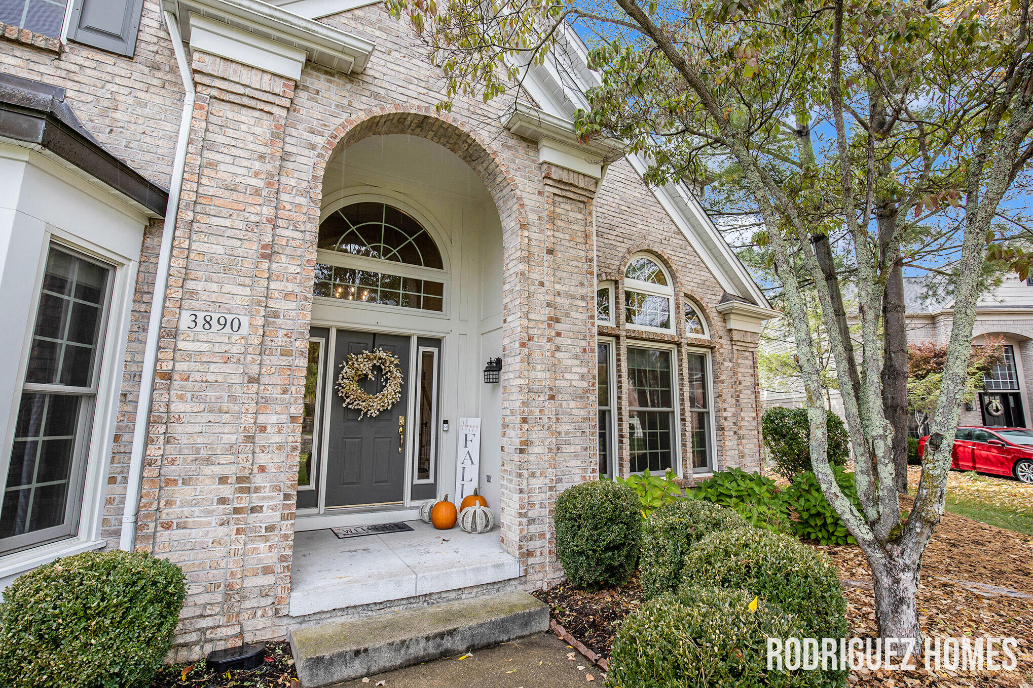 3890 Clearview Street NE