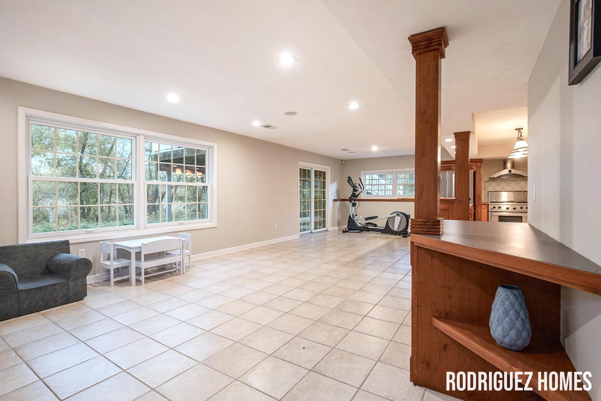 3890 Clearview Street NE