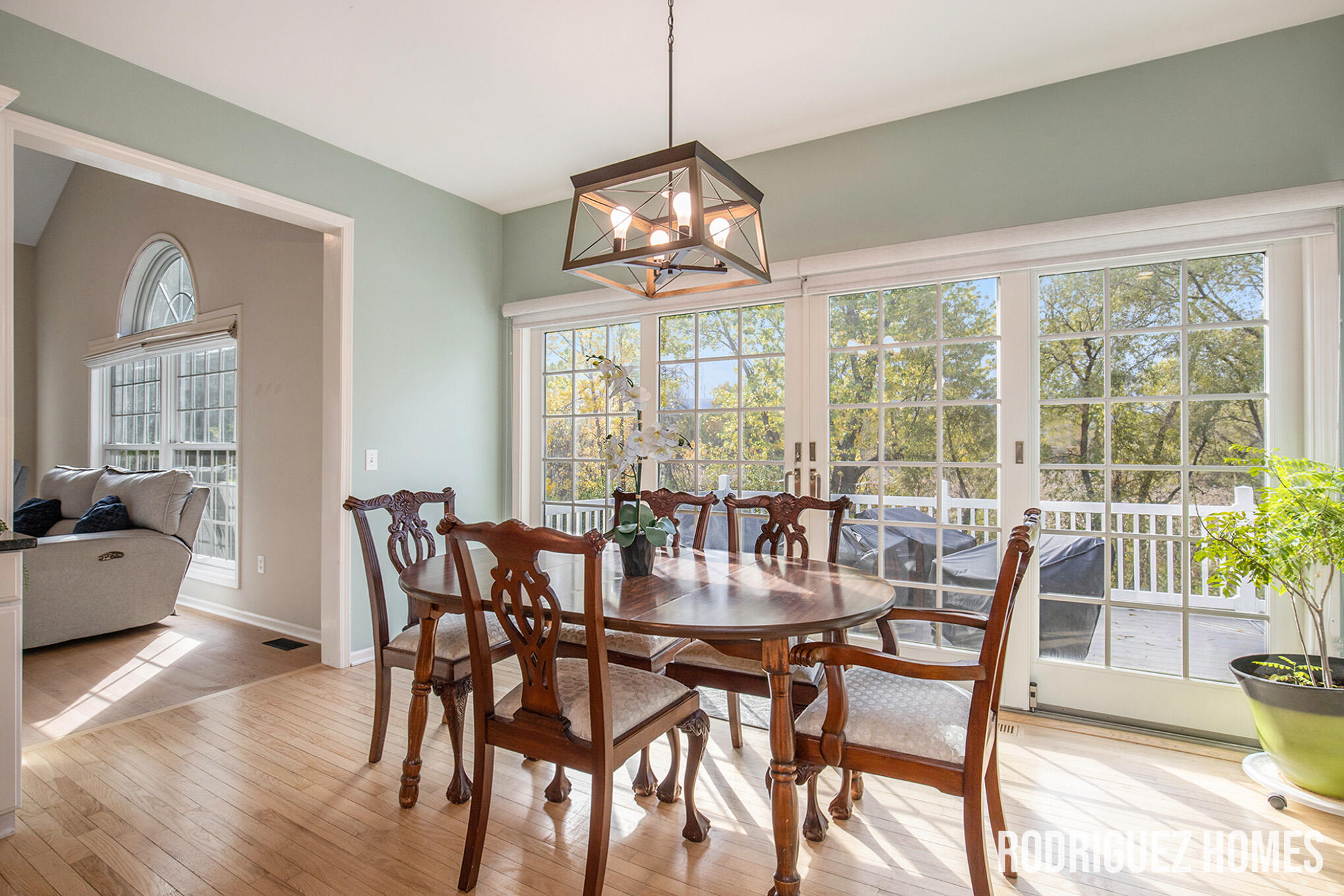 3890 Clearview Street NE