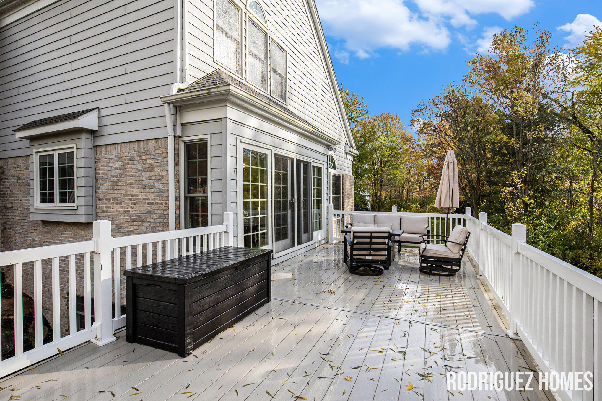 3890 Clearview Street NE