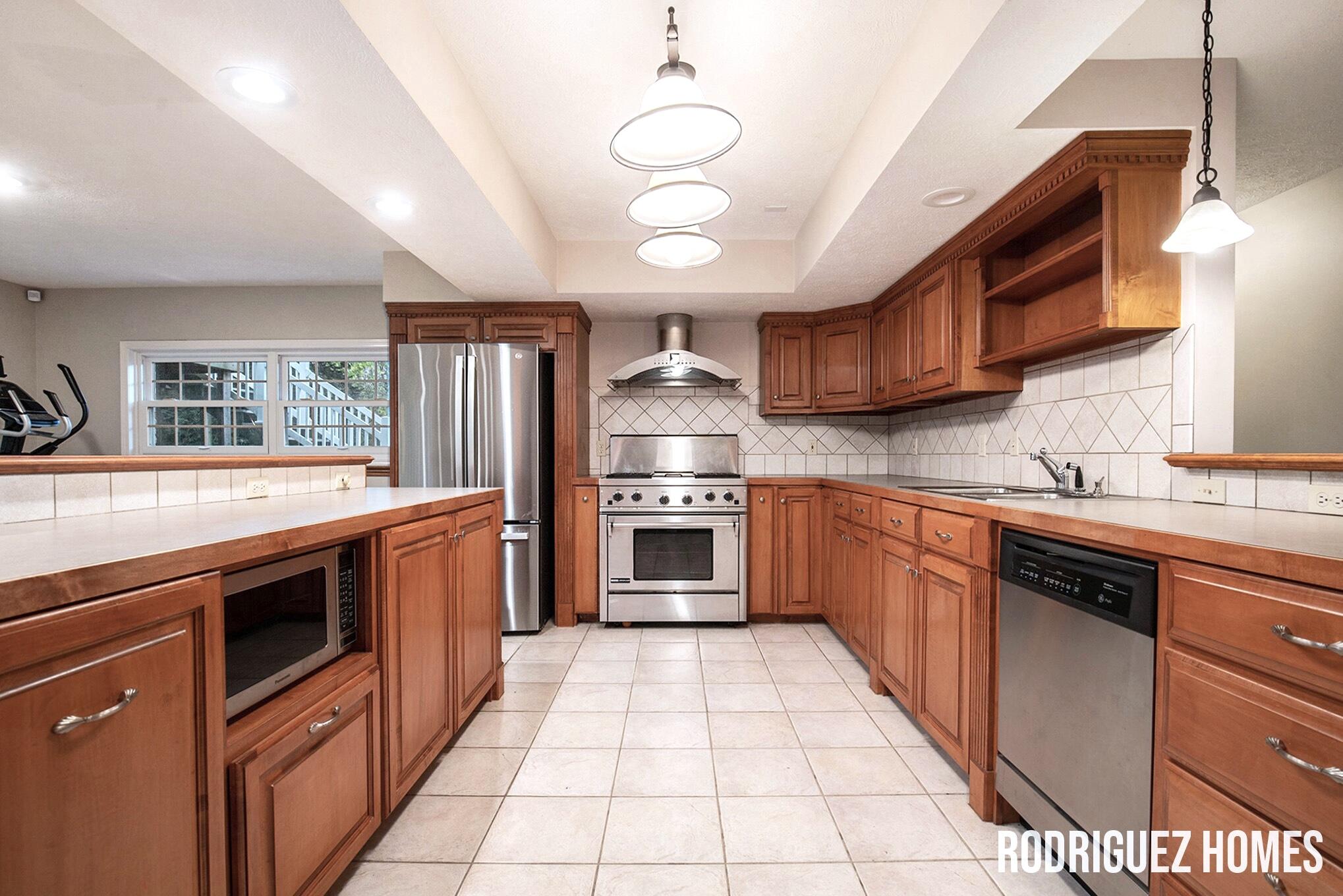 3890 Clearview Street NE