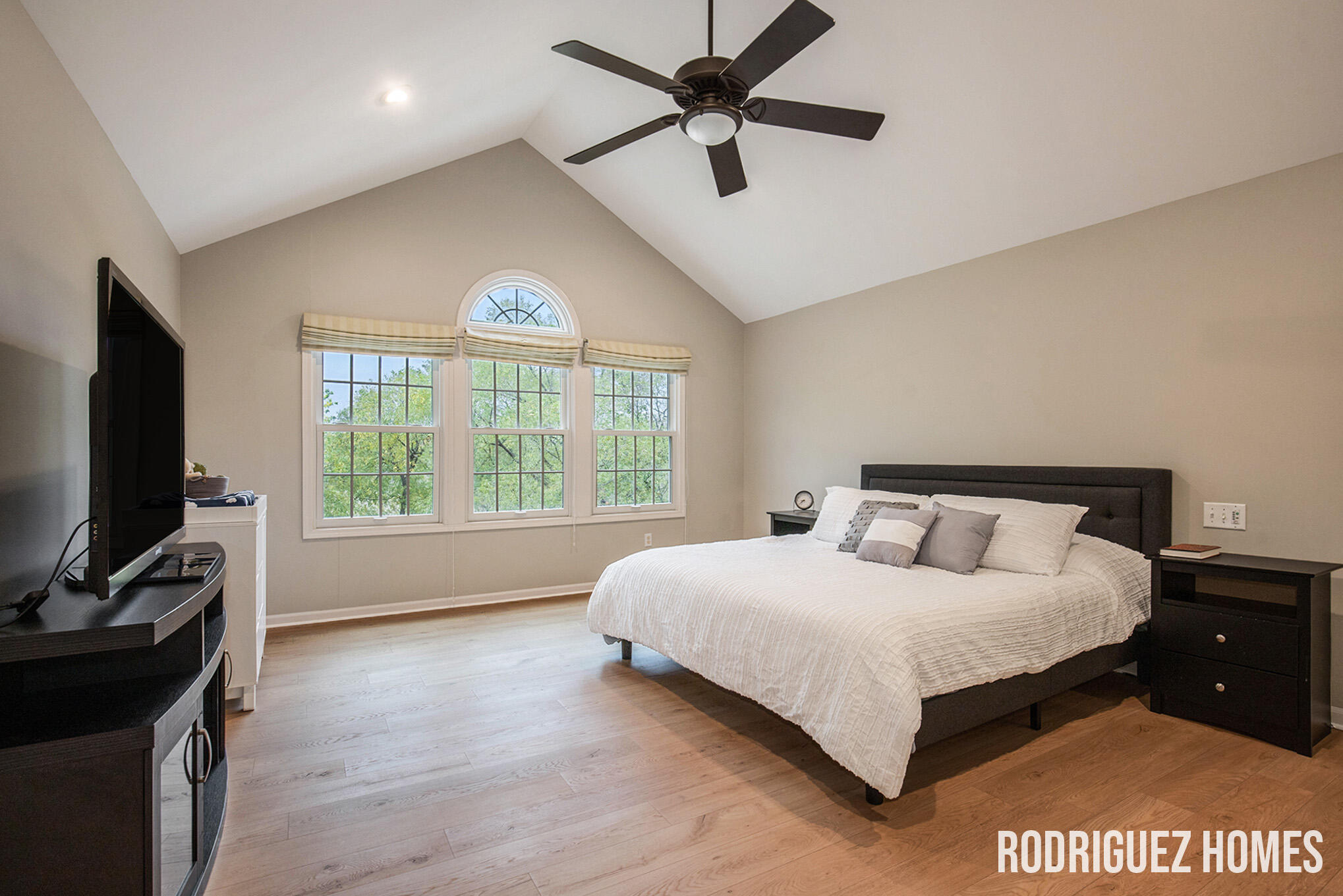 3890 Clearview Street NE