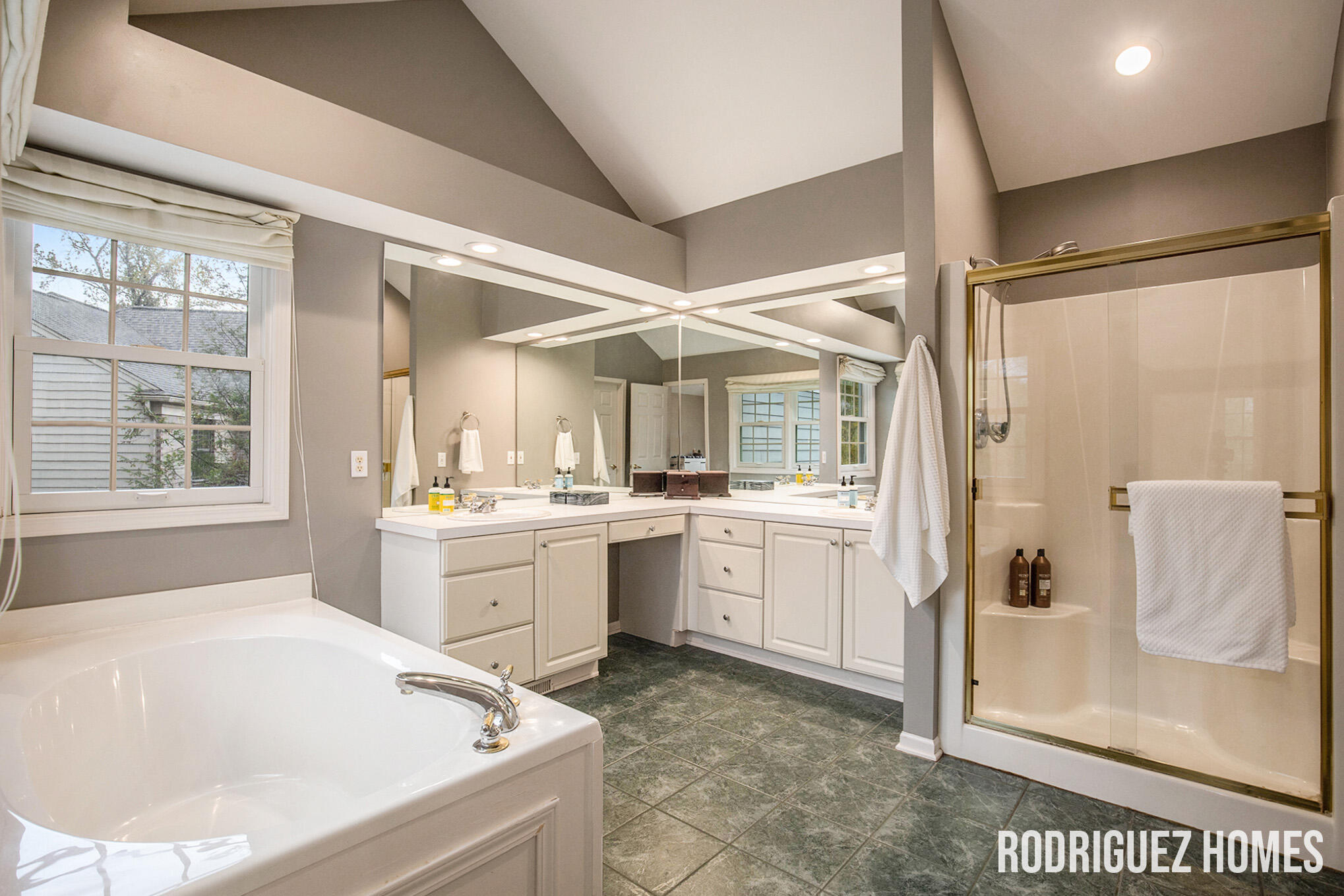 3890 Clearview Street NE