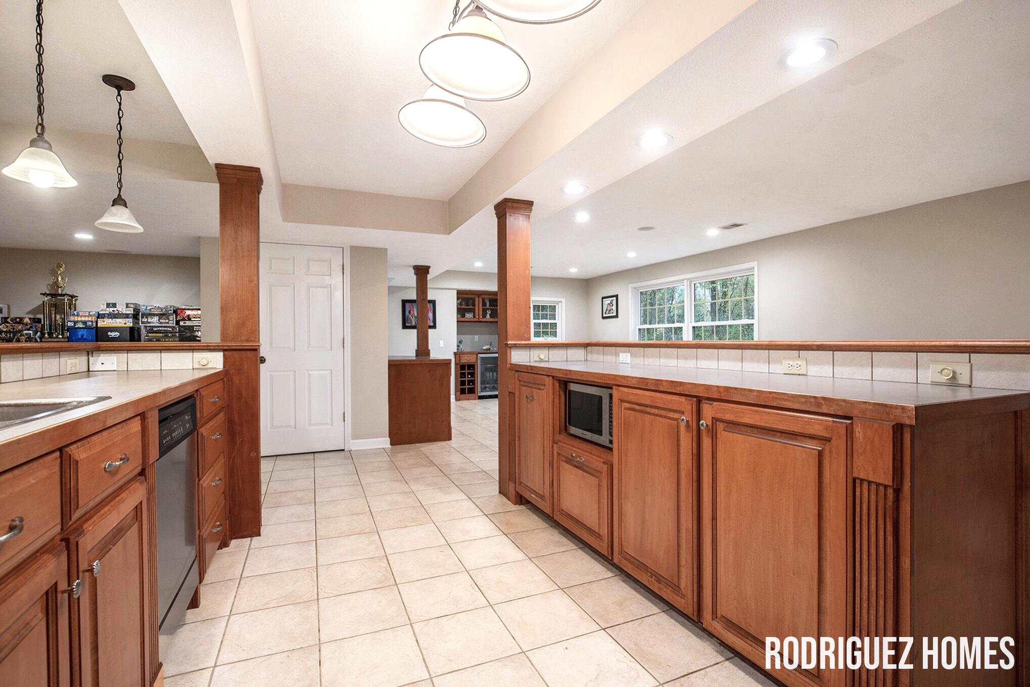 3890 Clearview Street NE