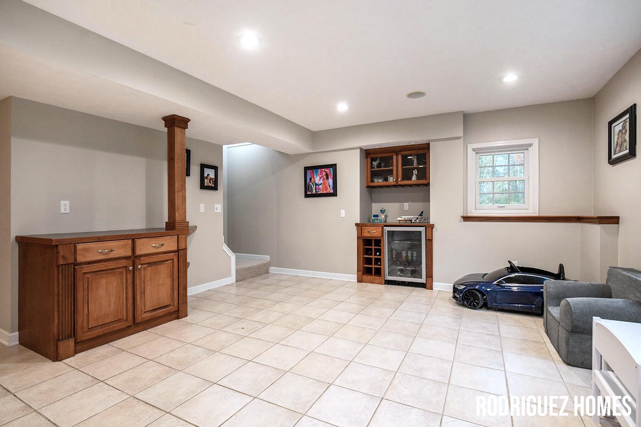 3890 Clearview Street NE