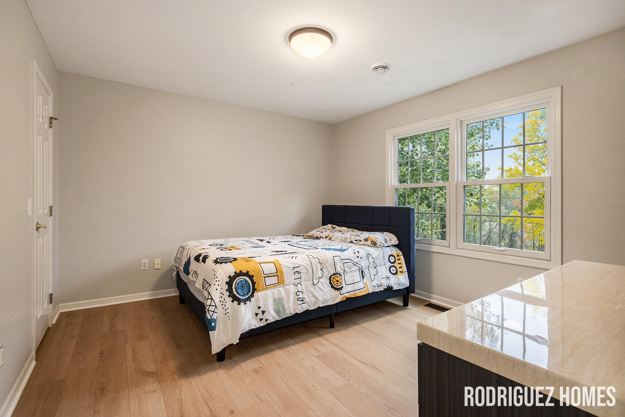 3890 Clearview Street NE