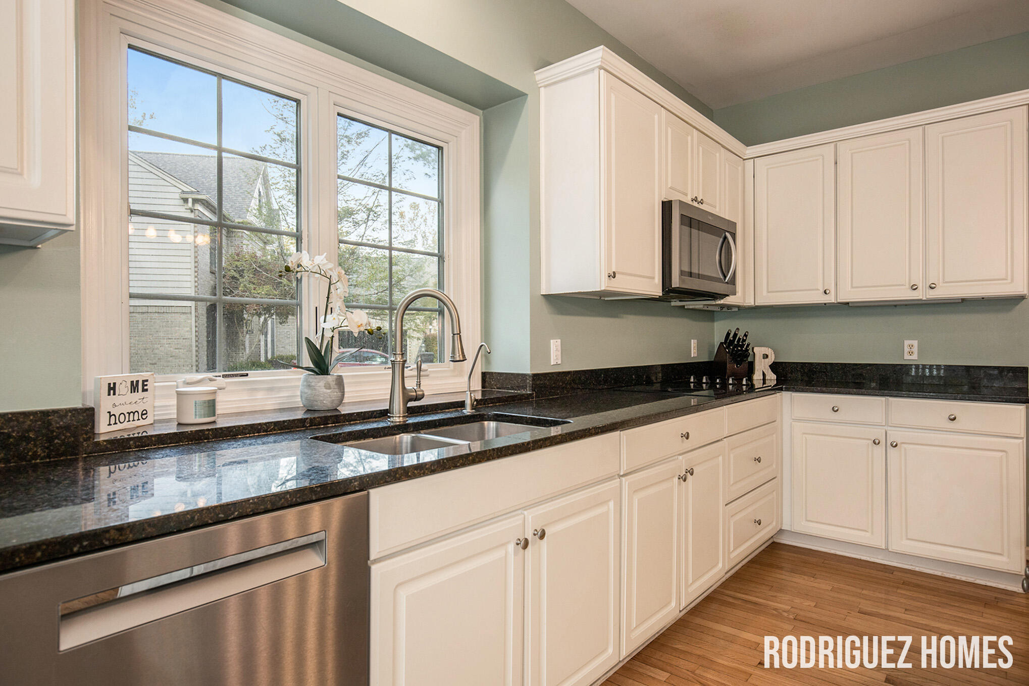 3890 Clearview Street NE