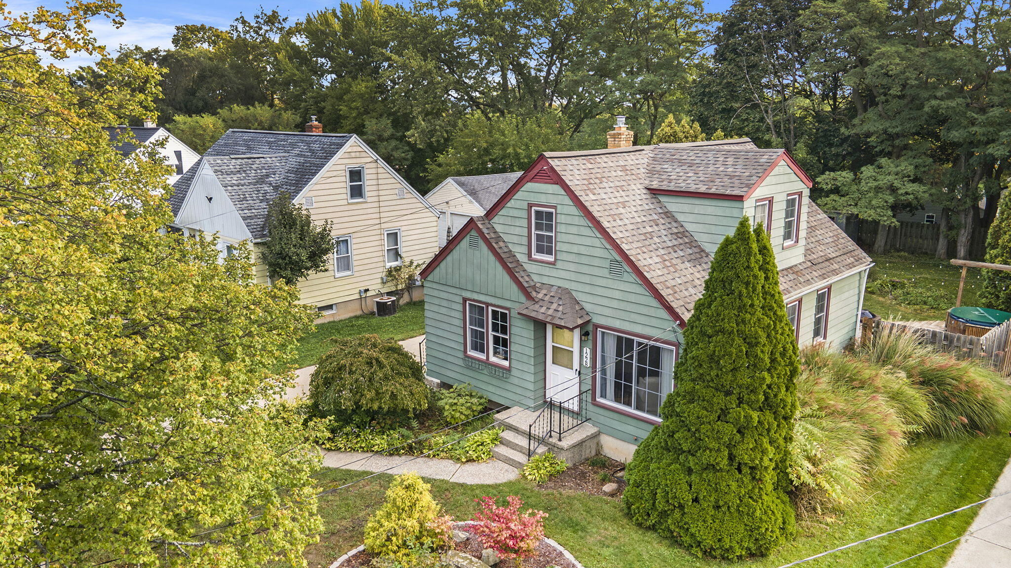 1228 Spring Avenue NE