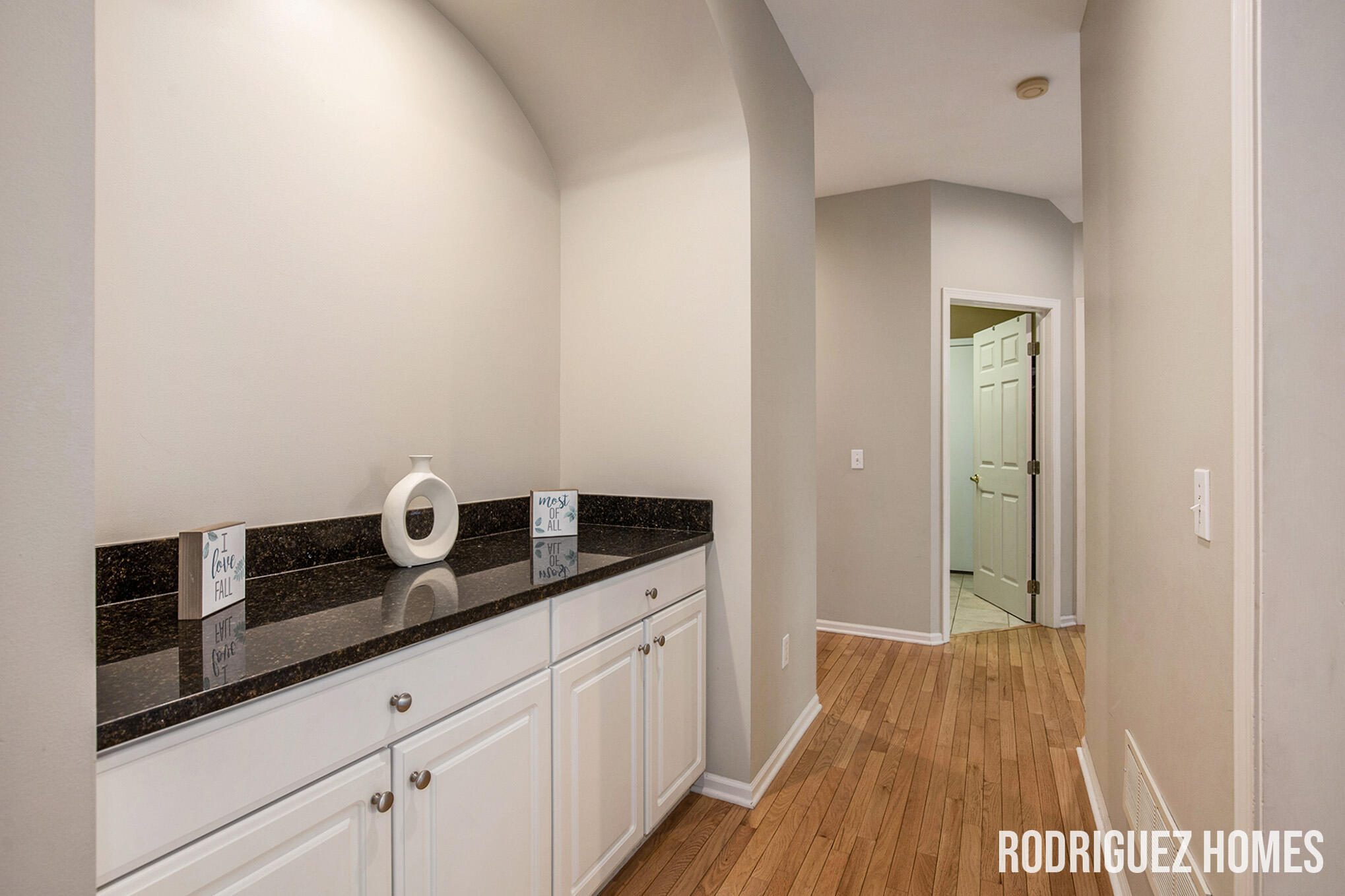 3890 Clearview Street NE