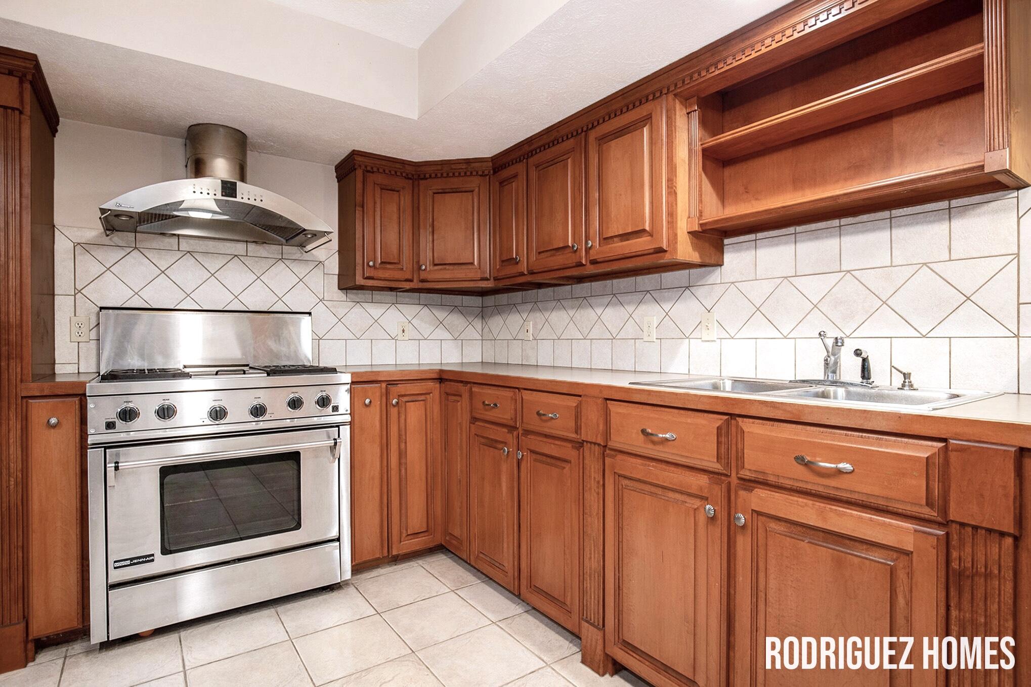 3890 Clearview Street NE