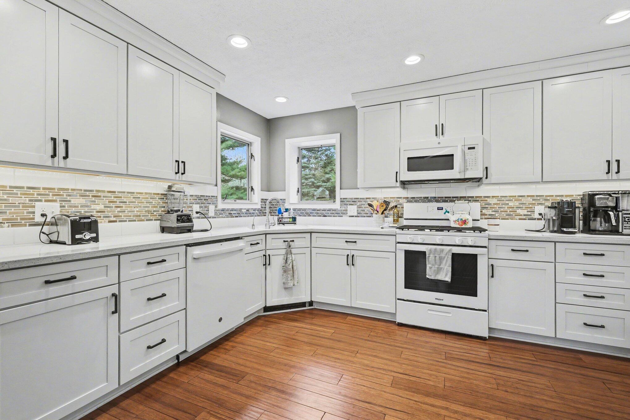 11180 Hart Street NE