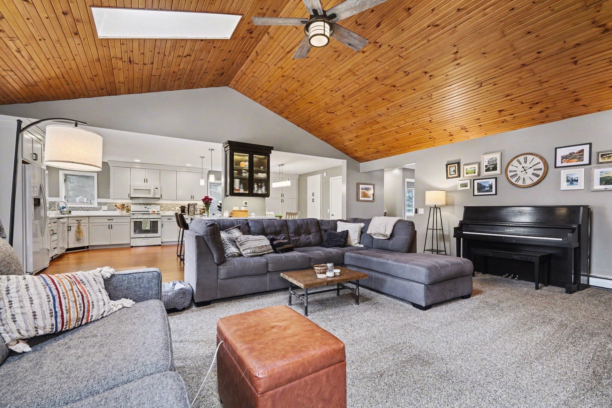 11180 Hart Street NE